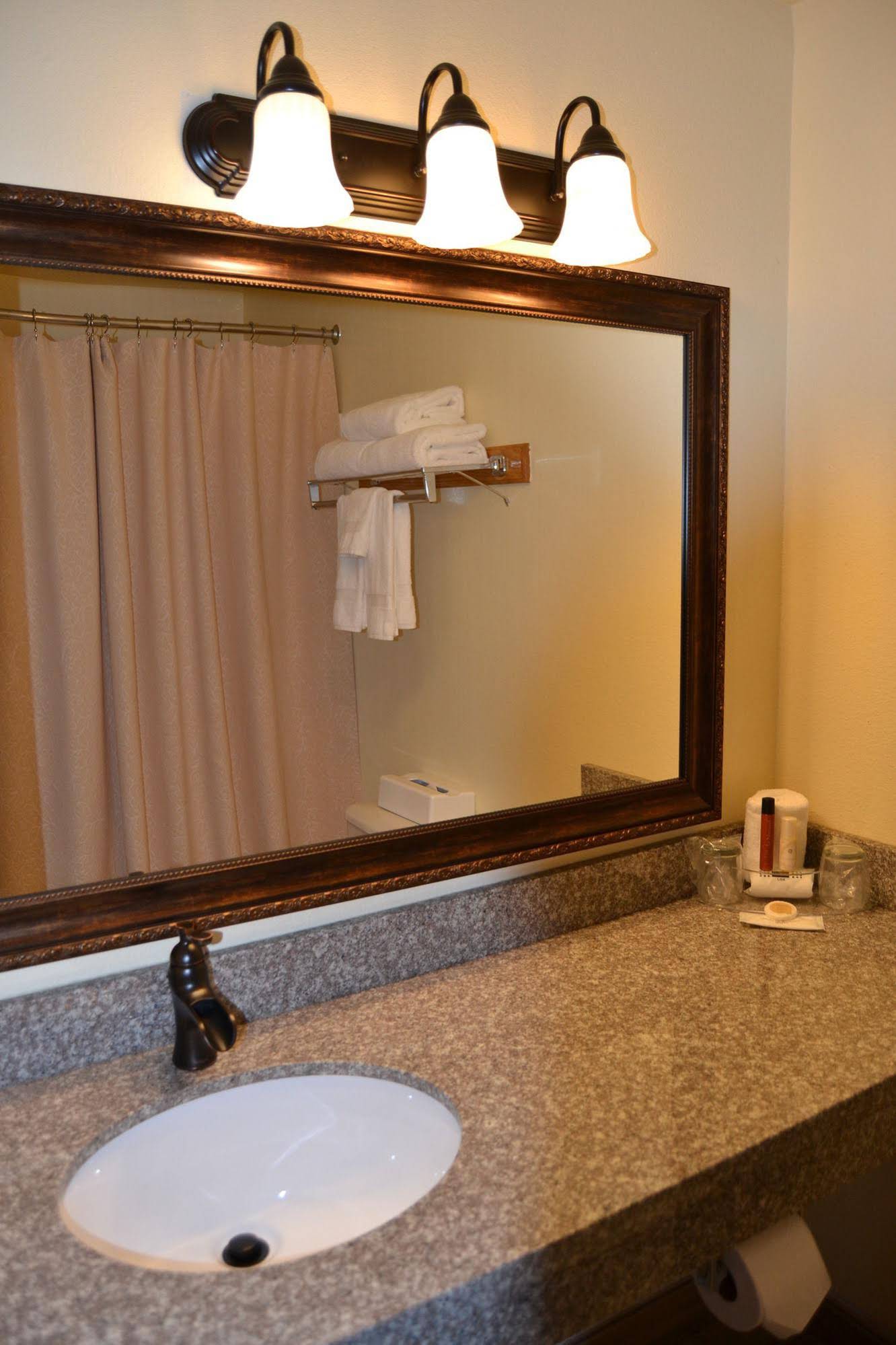 Cowlitz River Lodge