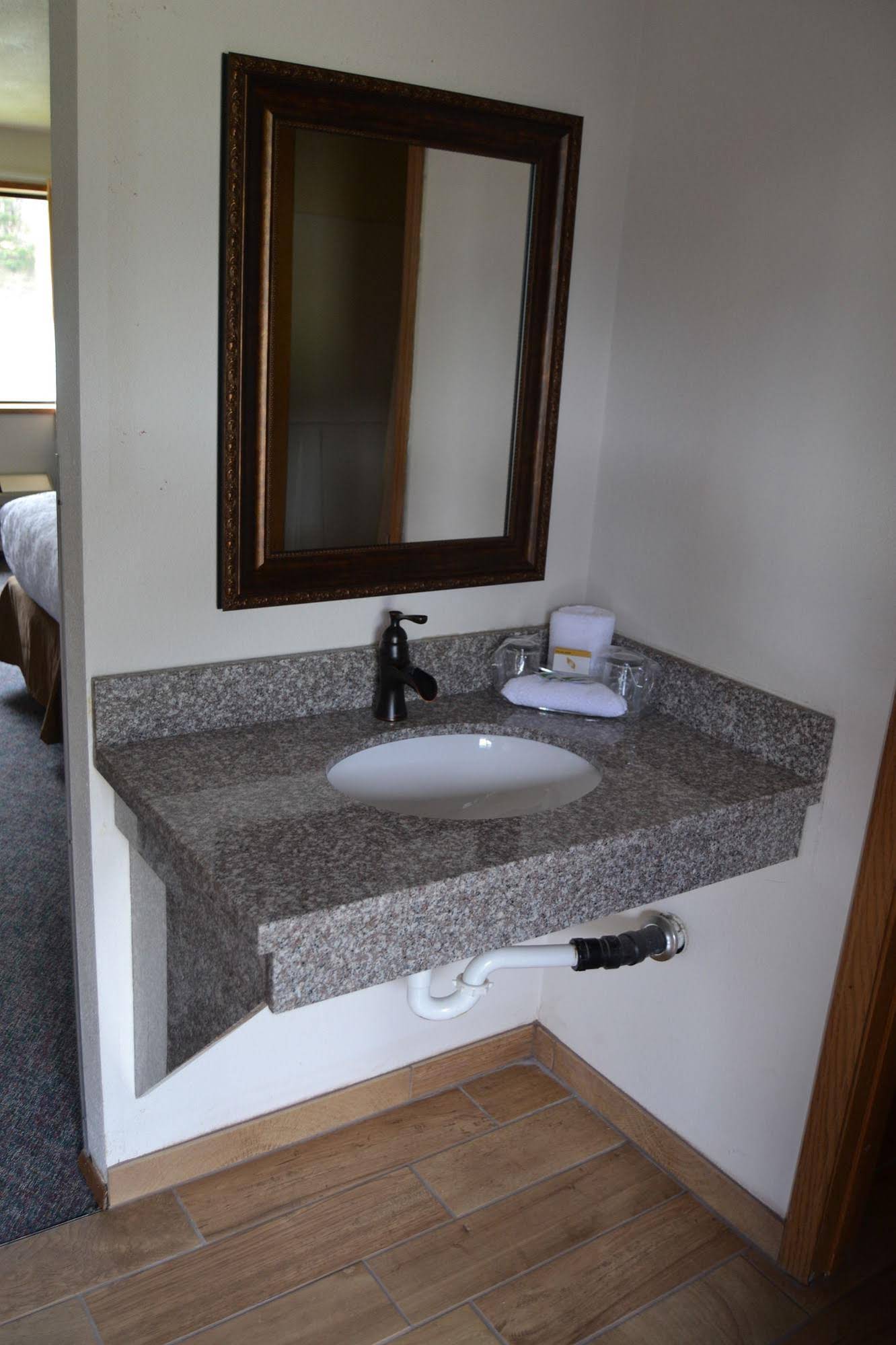 Cowlitz River Lodge