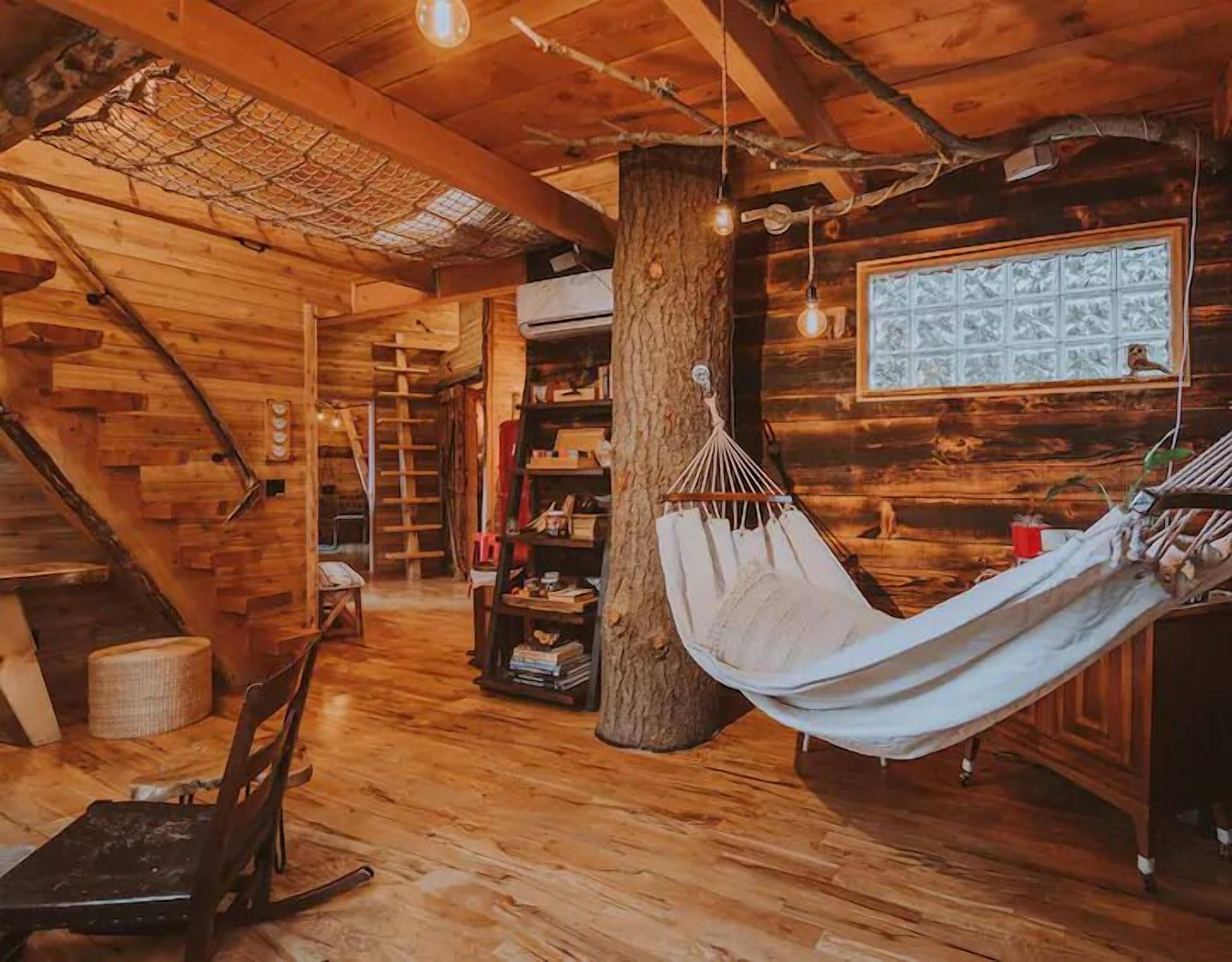 Treehouse Over the Water Eagles Nest