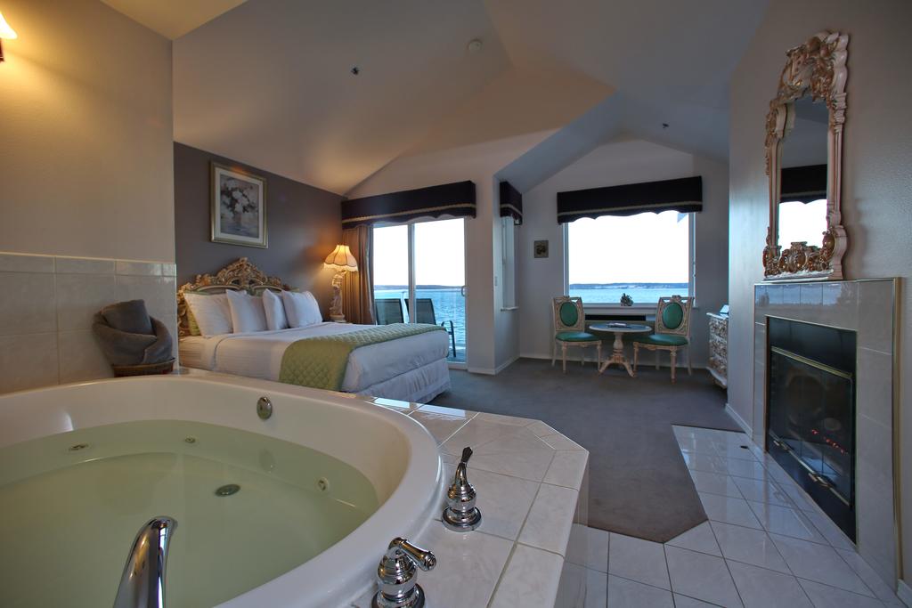 Tides Inn & Suites