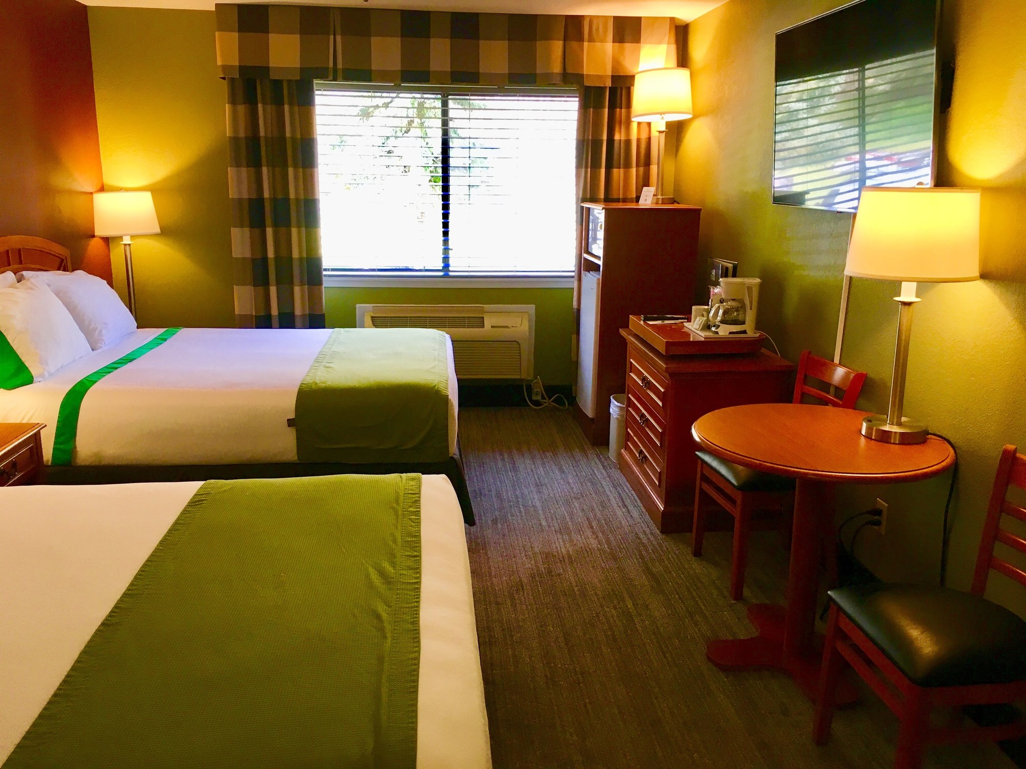 GuestHouse Inn & Suites Poulsbo