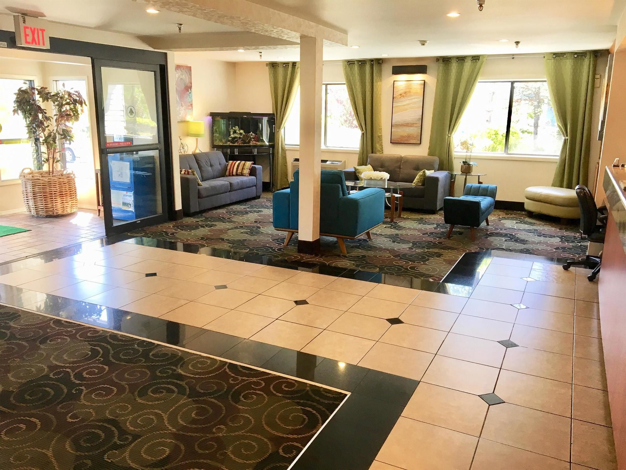 GuestHouse Inn & Suites Poulsbo