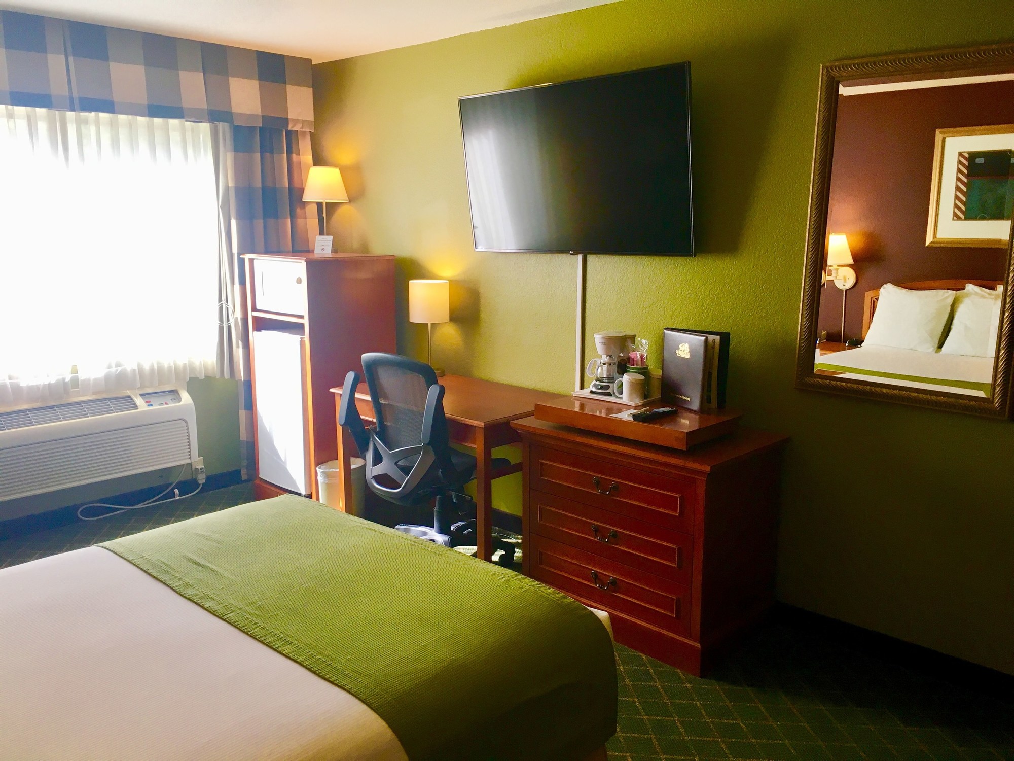 GuestHouse Inn & Suites Poulsbo