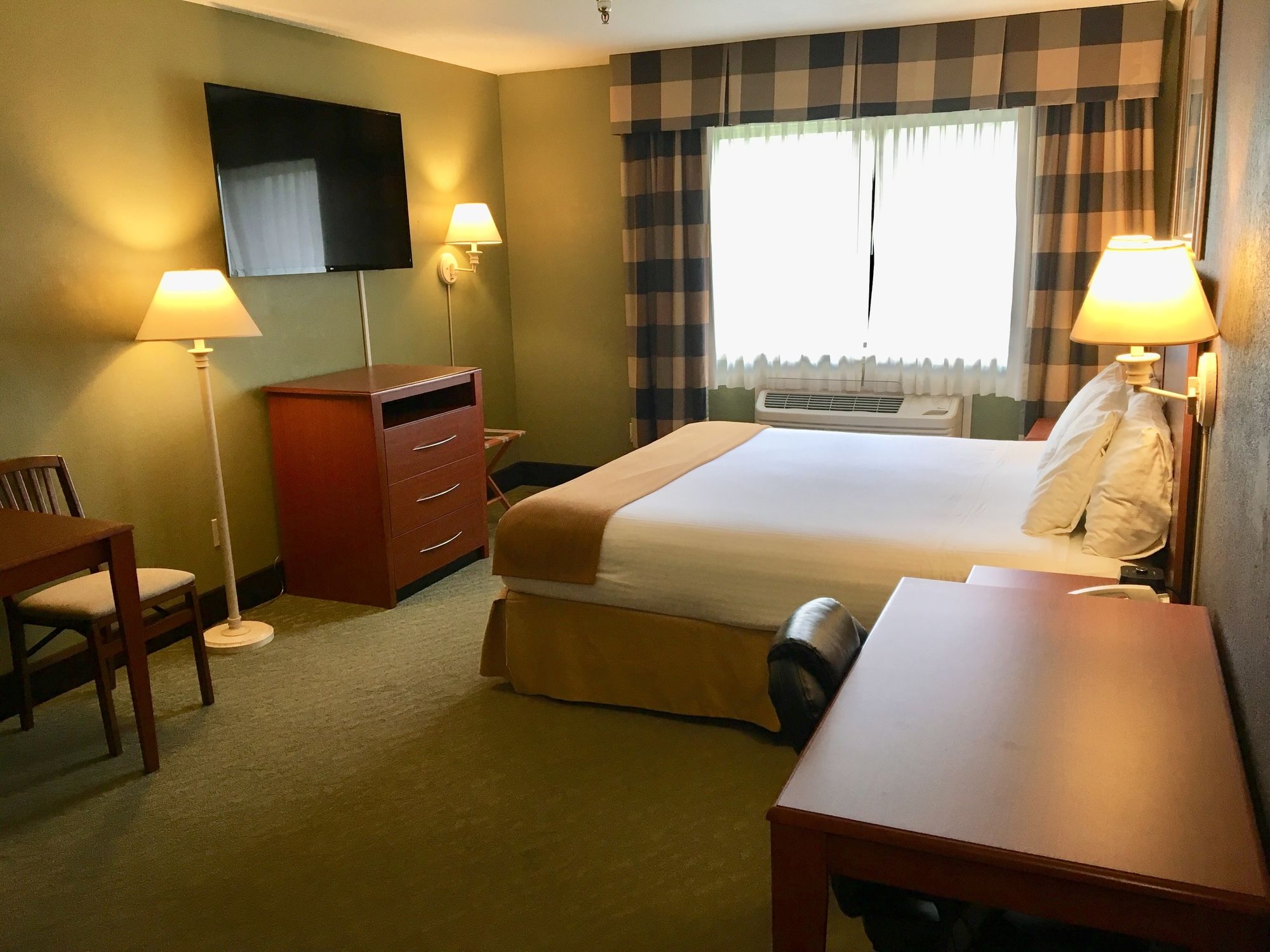 GuestHouse Inn & Suites Poulsbo