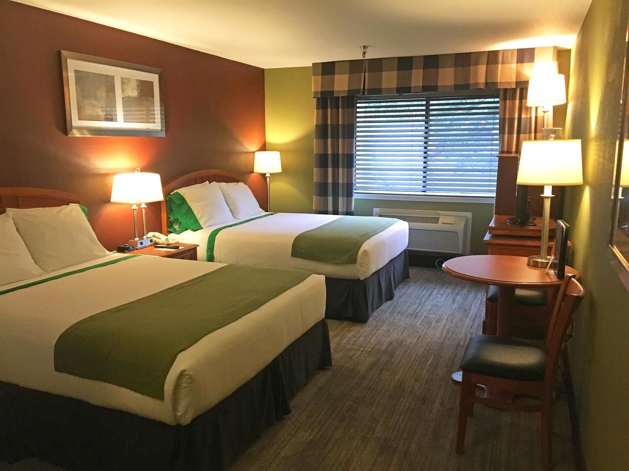 GuestHouse Inn & Suites Poulsbo