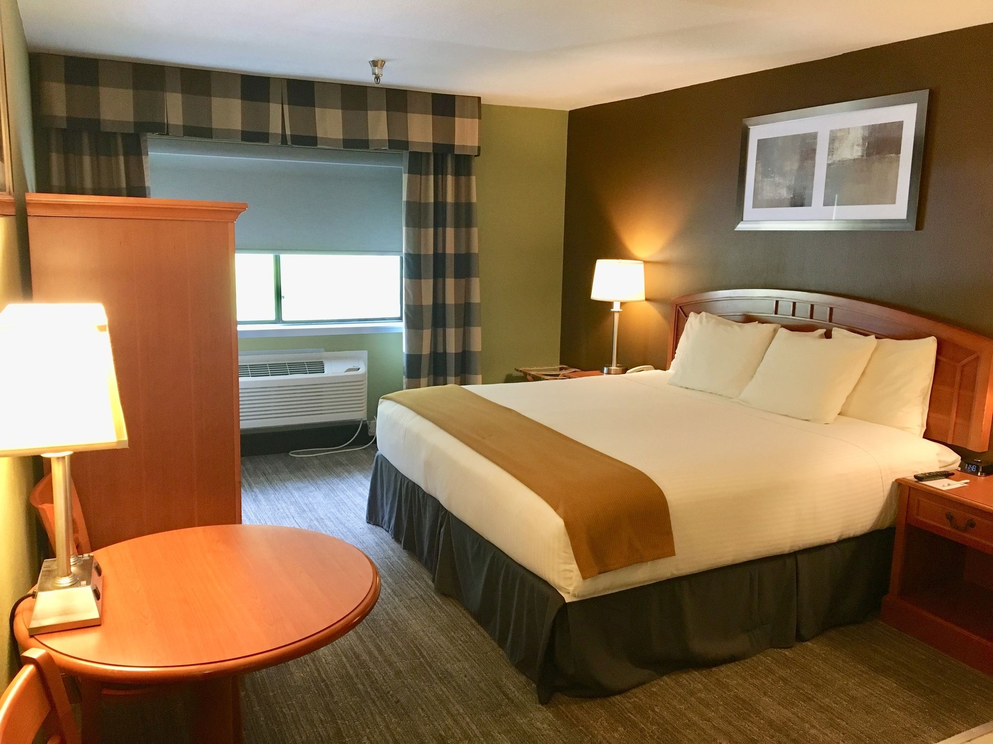 GuestHouse Inn & Suites Poulsbo