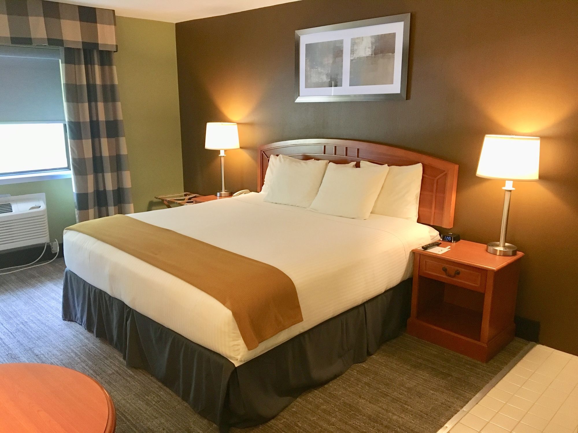 GuestHouse Inn & Suites Poulsbo