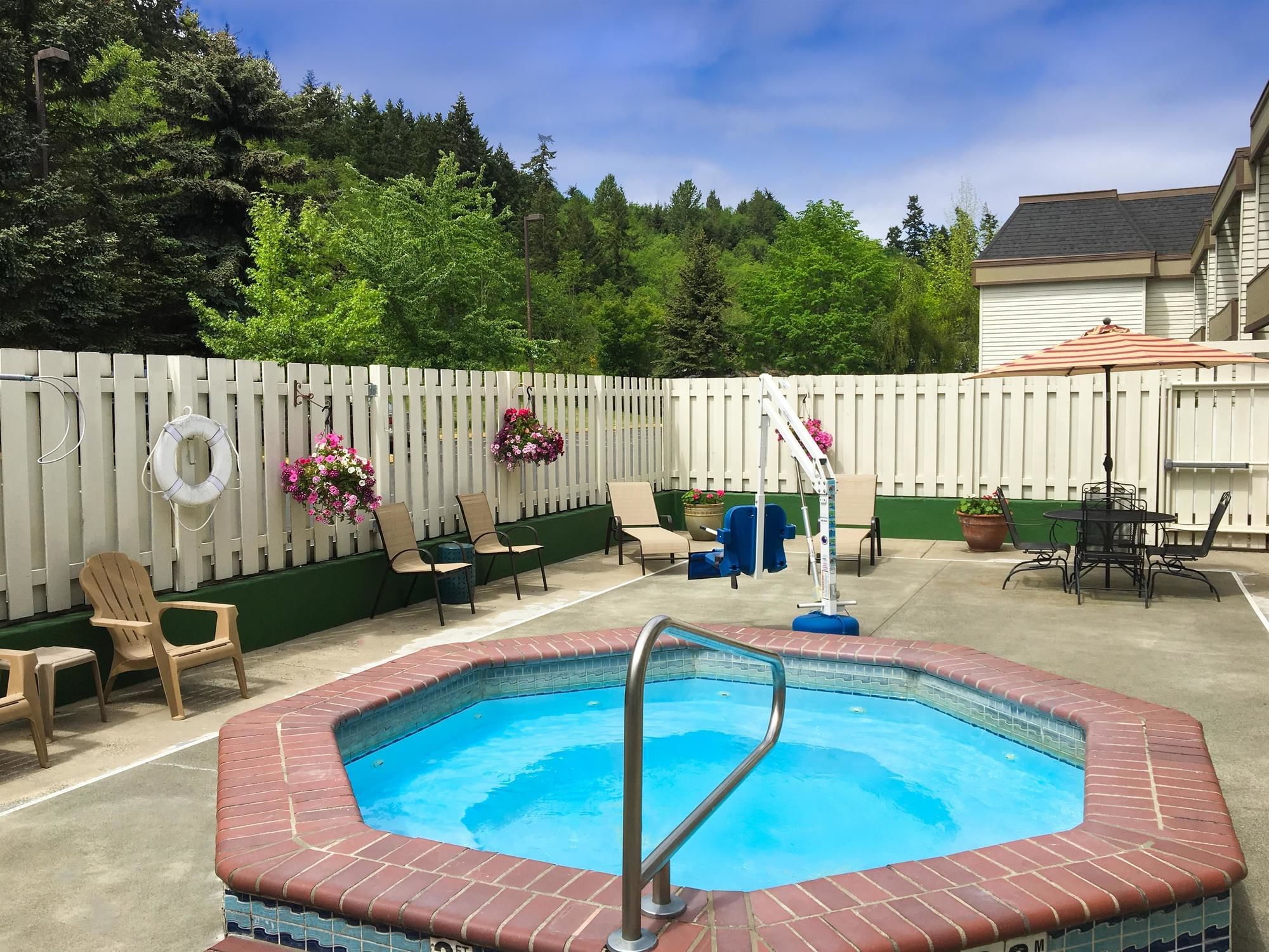 GuestHouse Inn & Suites Poulsbo