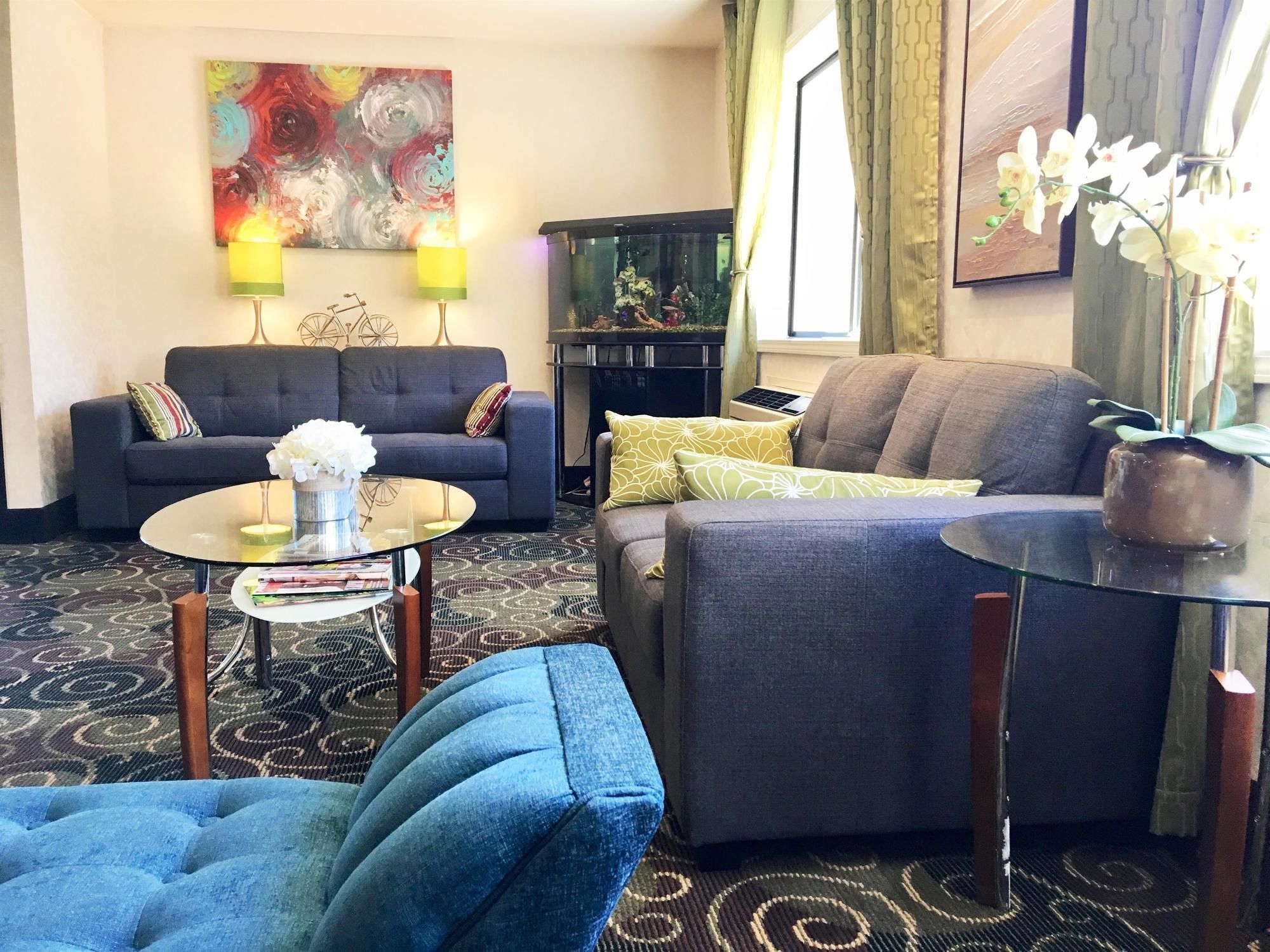 GuestHouse Inn & Suites Poulsbo