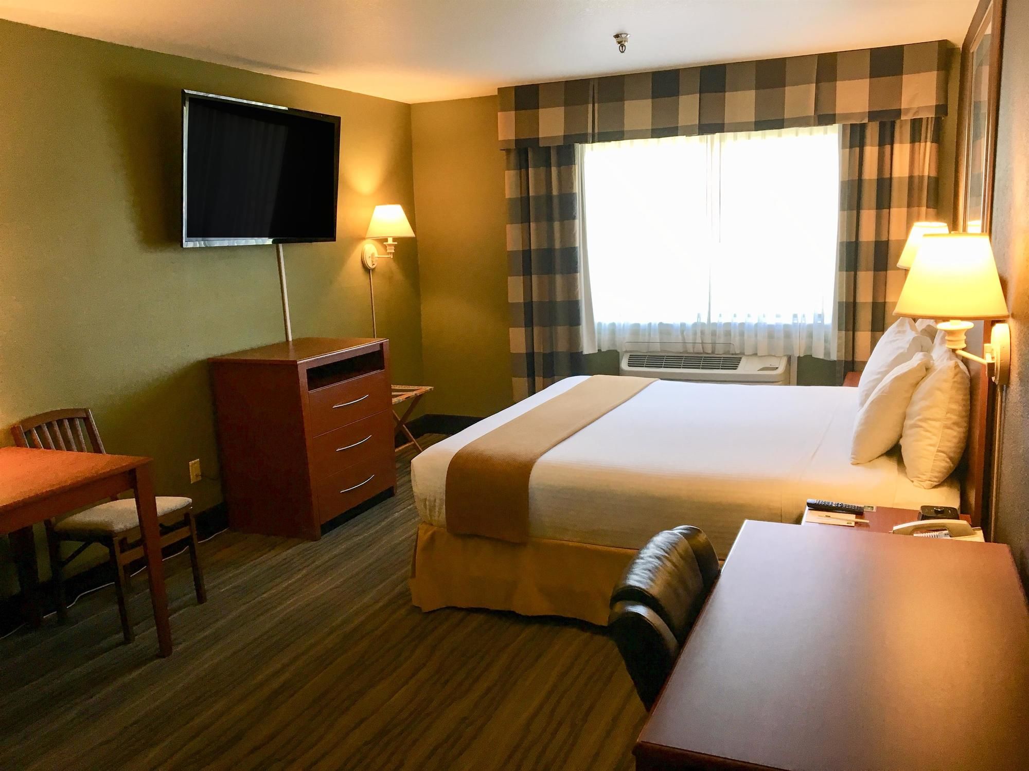 GuestHouse Inn & Suites Poulsbo