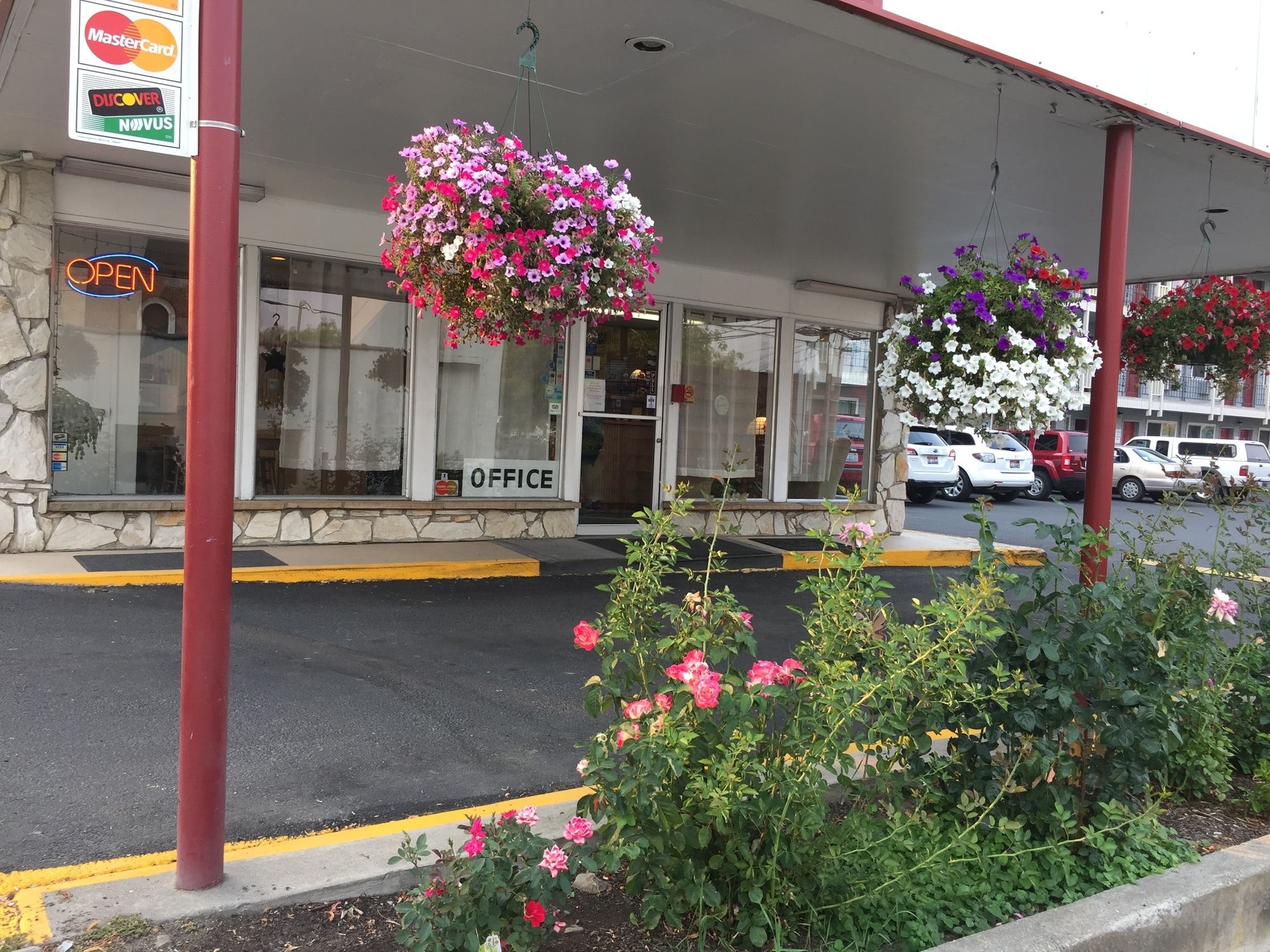 Cougar Land Motel