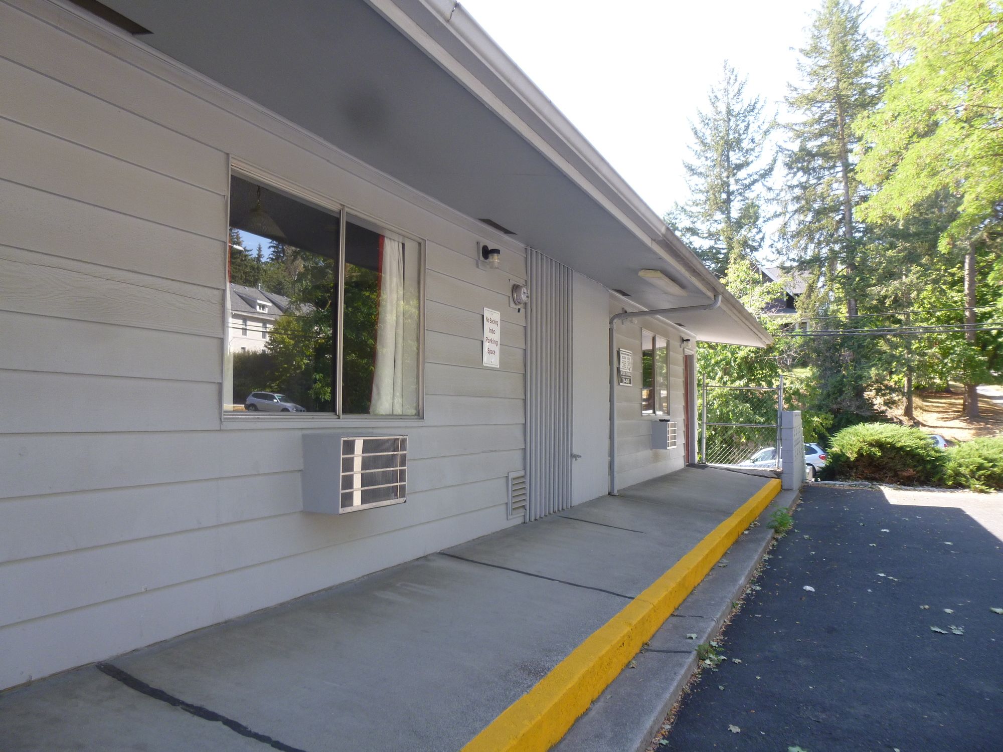 Cougar Land Motel