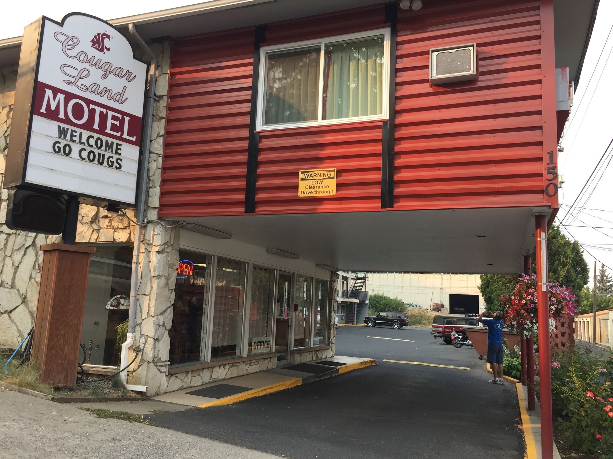 Cougar Land Motel