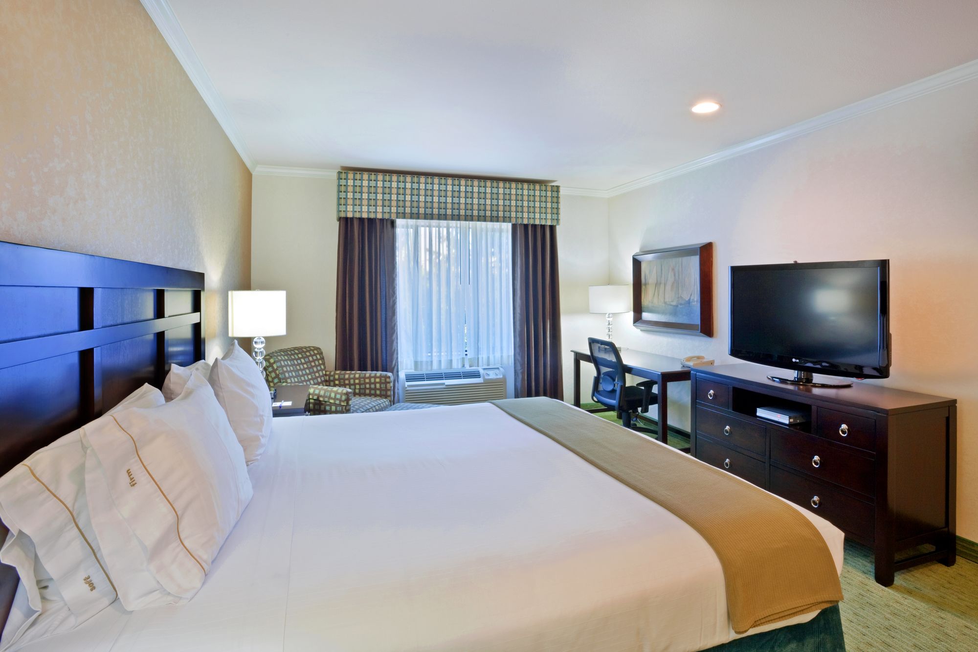 Holiday Inn Express & Suites Puyallup (Tacoma Area)