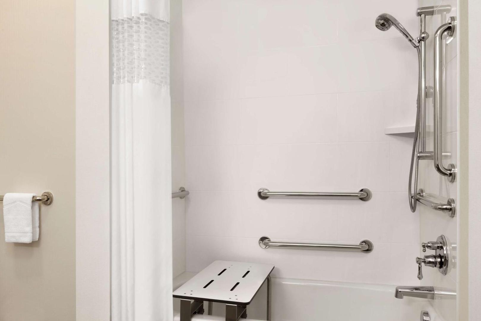 Hampton Inn & Suites Seattle Renton