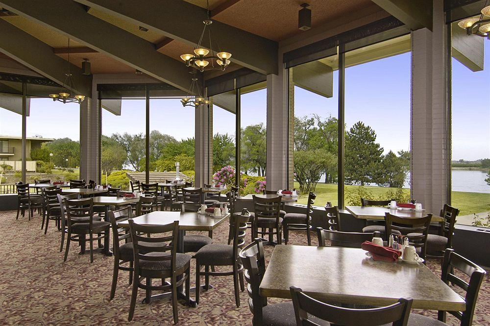 Holiday Inn Richland on the River