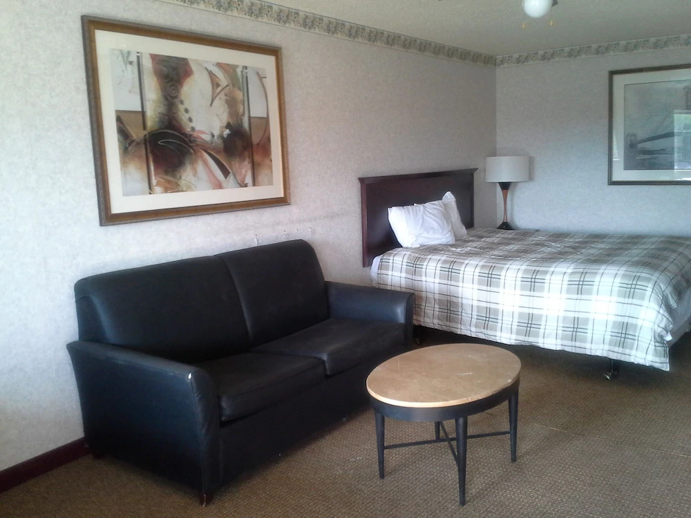 Richland Inn & Suites