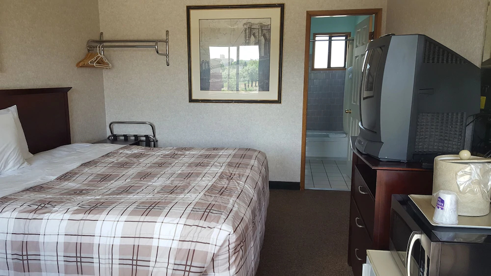 Richland Inn & Suites