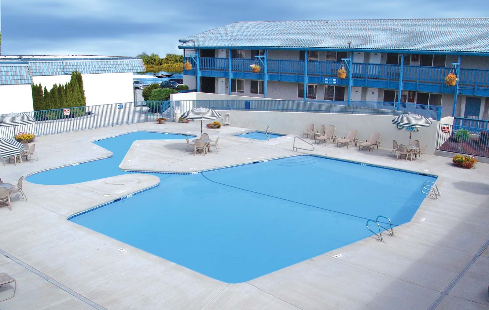 Richland Riverfront Hotel