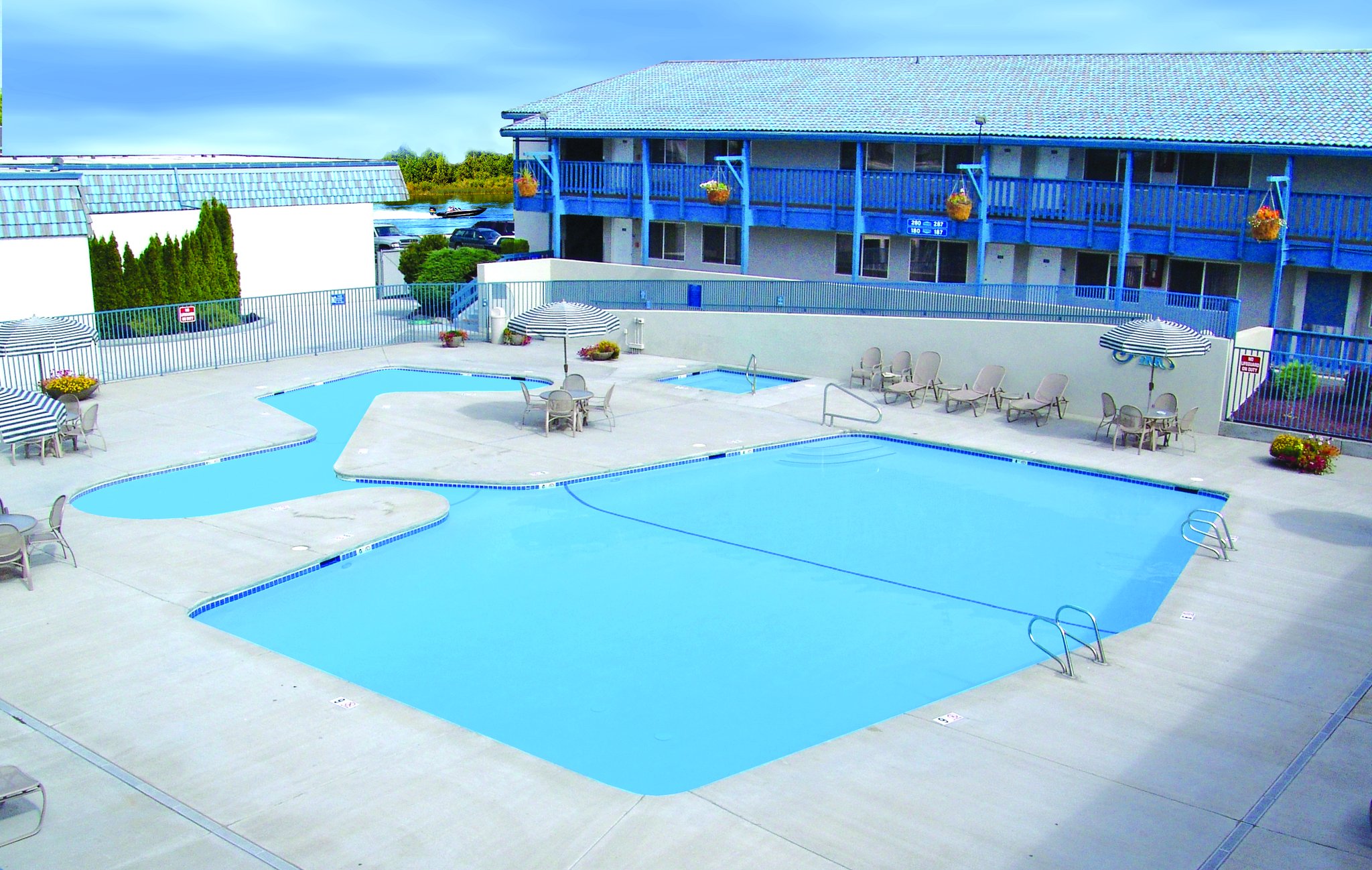 Richland Riverfront Hotel