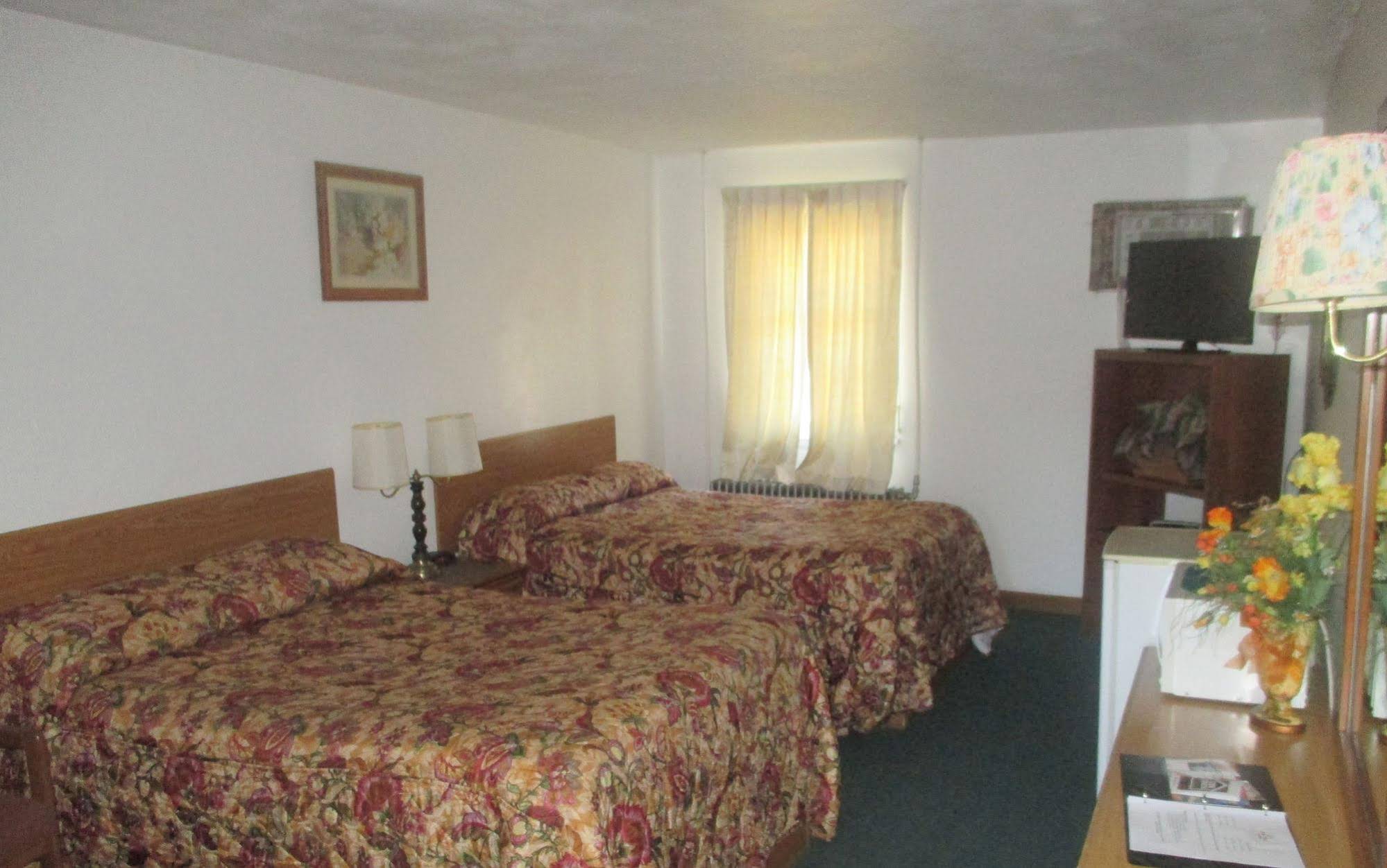 Top Hat Motel