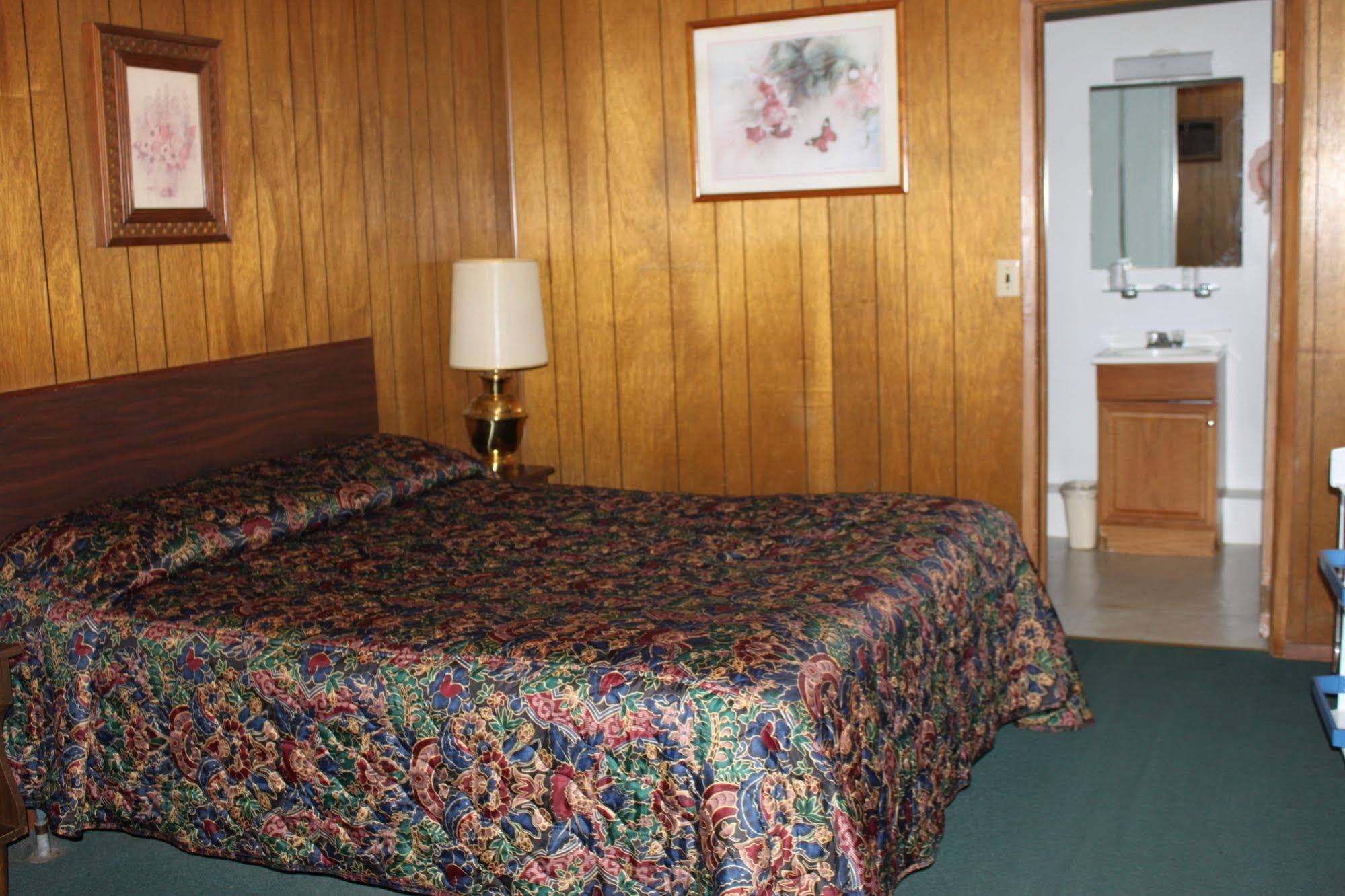 Top Hat Motel
