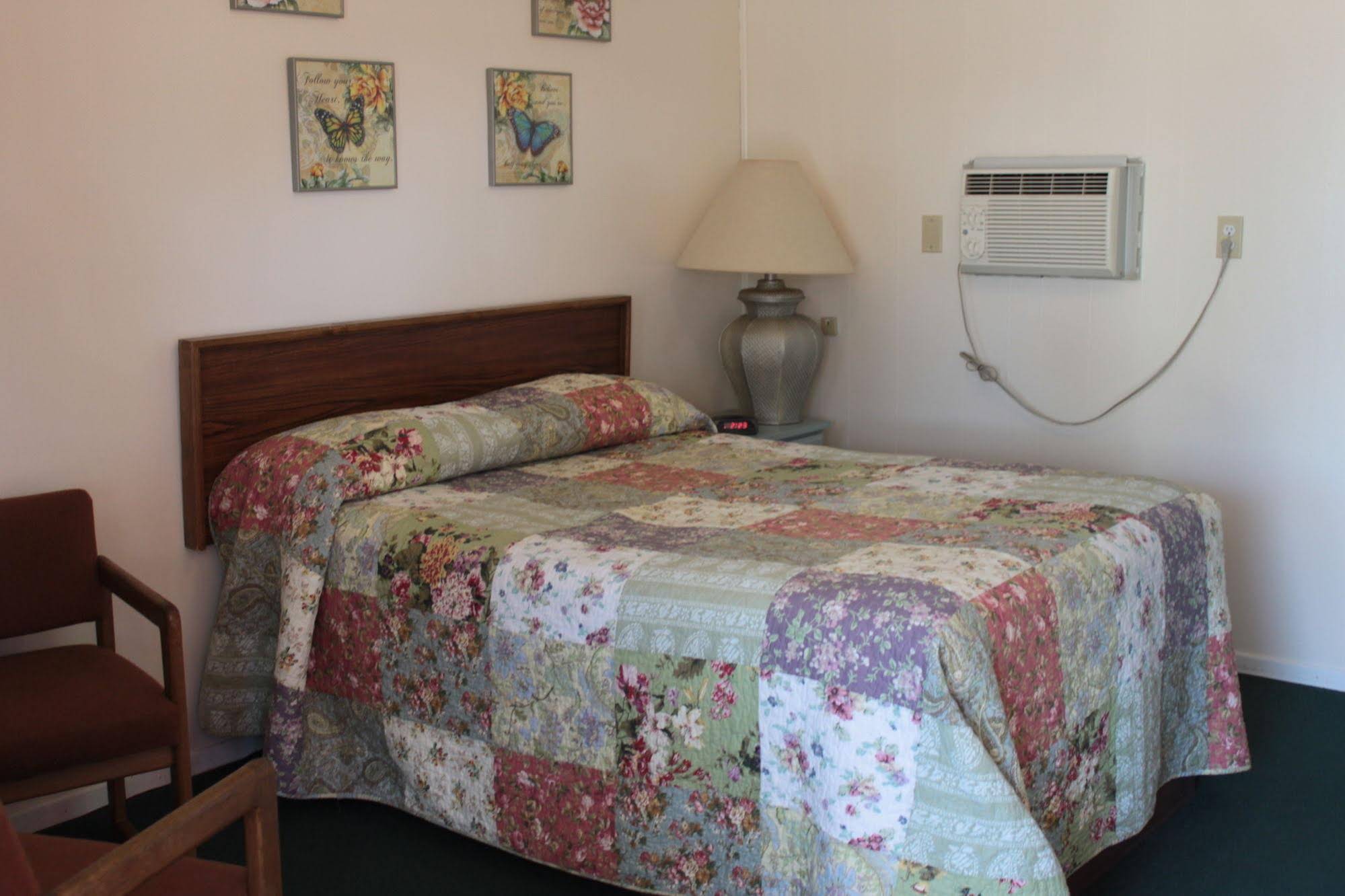 Top Hat Motel