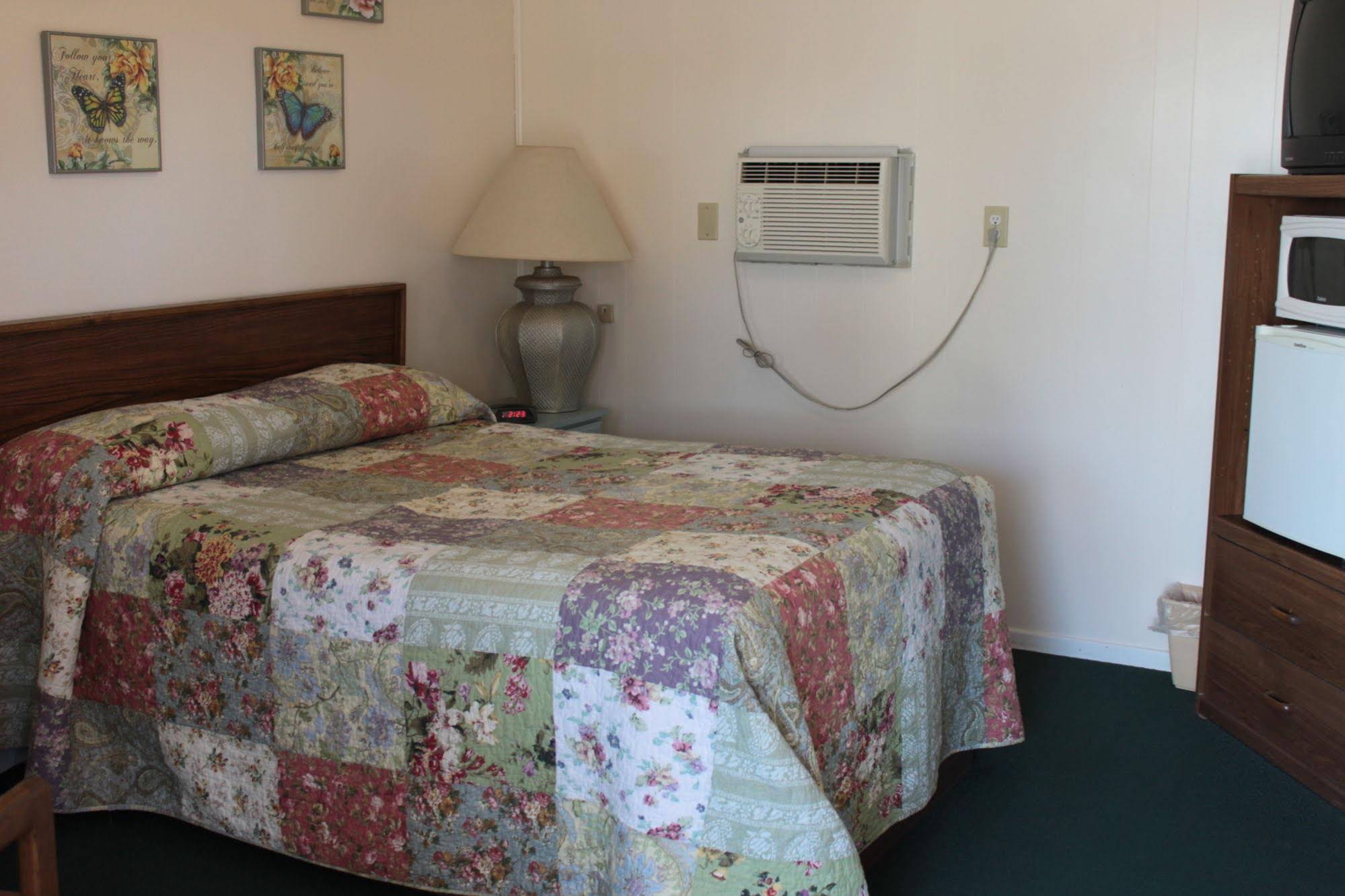 Top Hat Motel