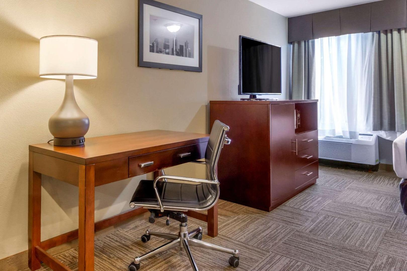 Comfort Inn & Suites Sea-Tac Airport