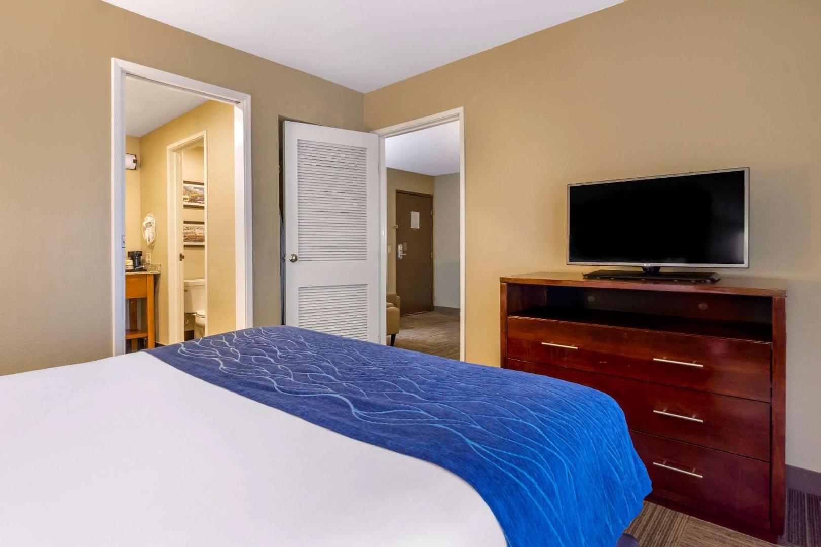 Comfort Inn & Suites Sea-Tac Airport