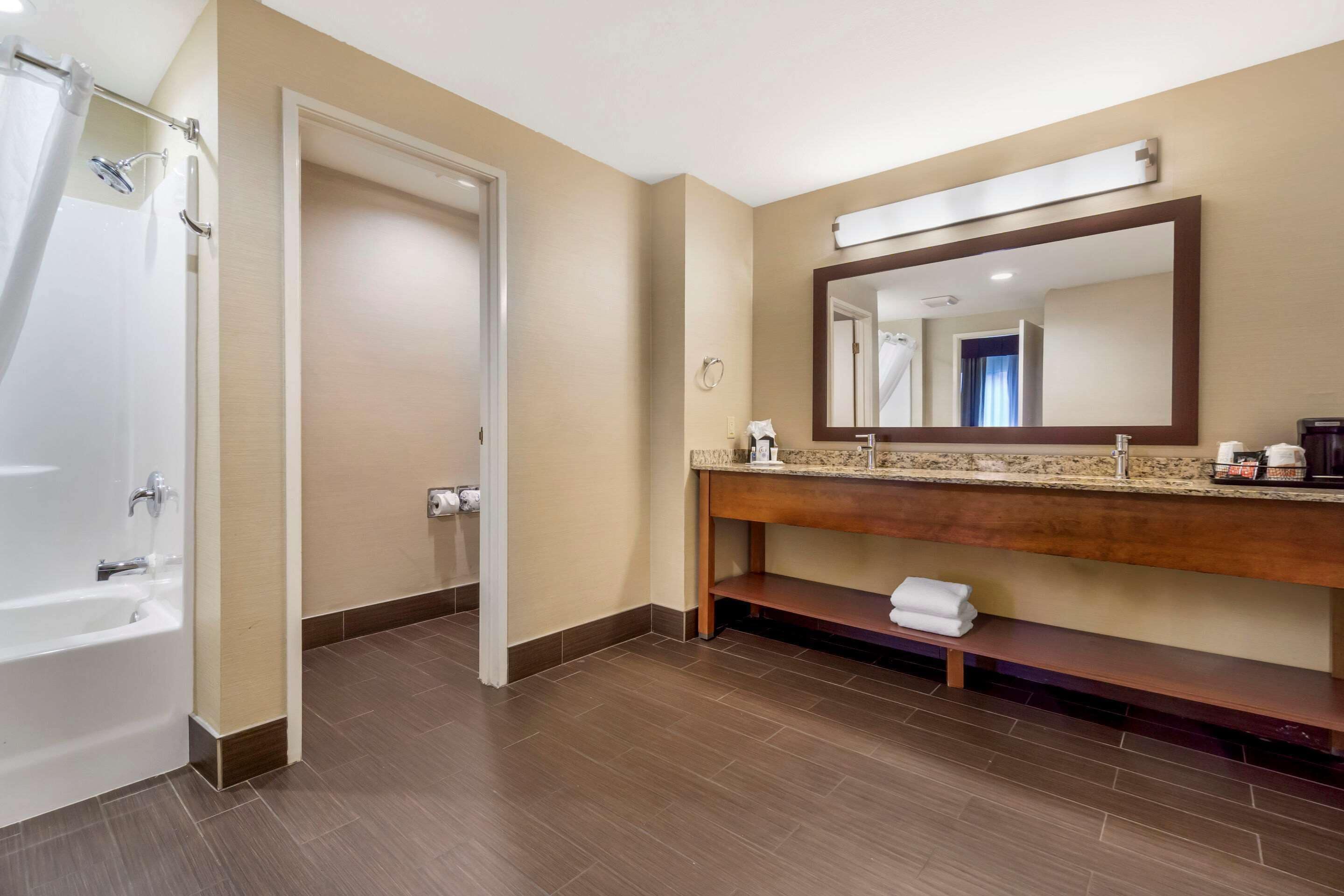Comfort Inn & Suites Sea-Tac Airport