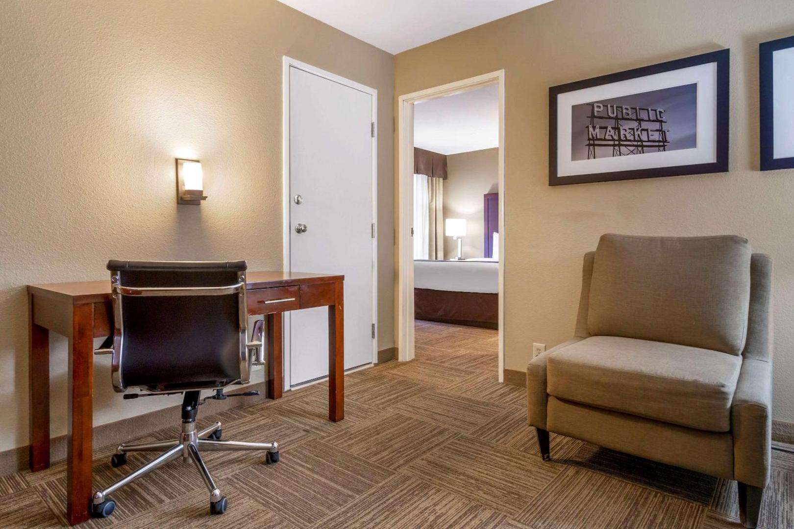 Comfort Inn & Suites Sea-Tac Airport