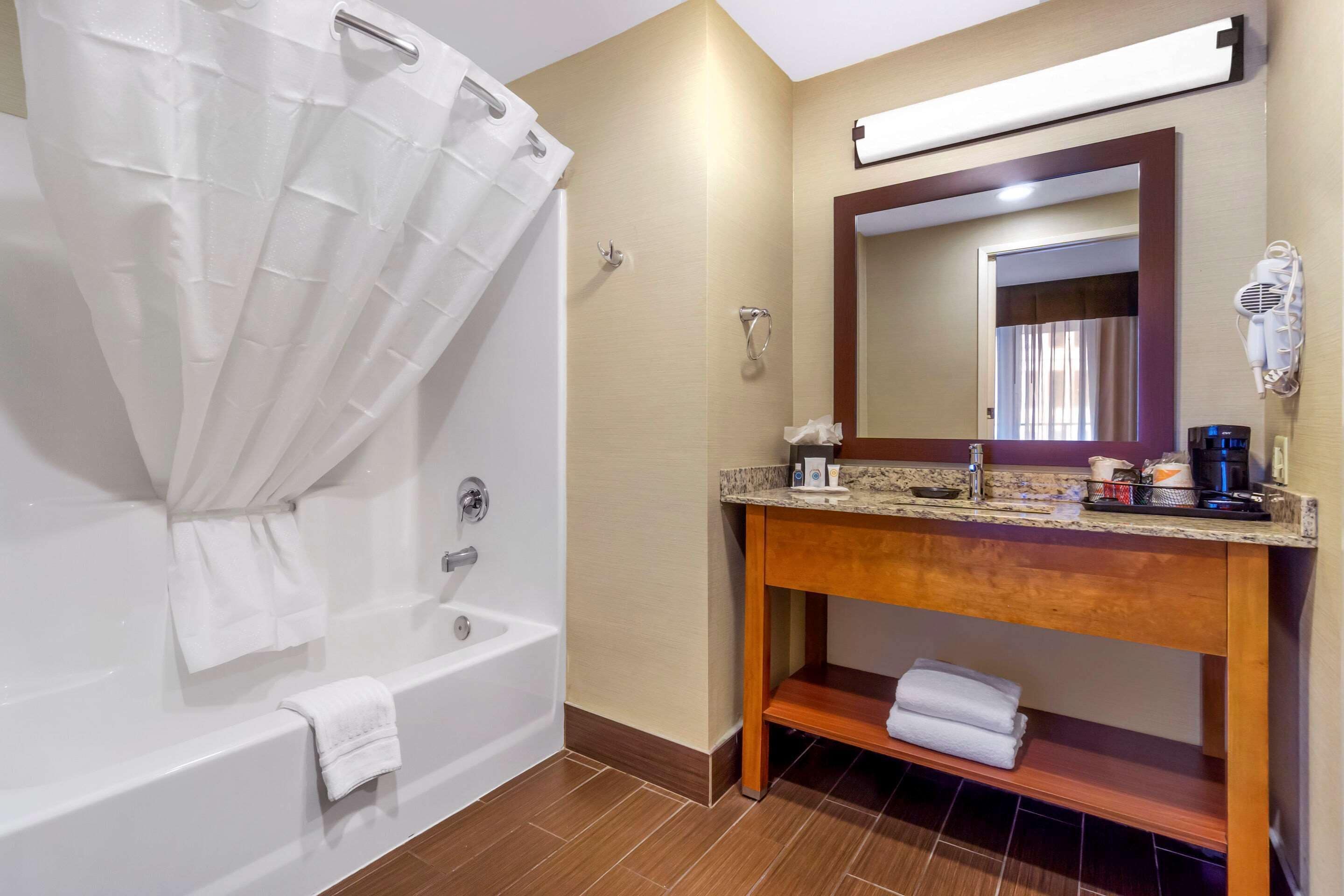 Comfort Inn & Suites Sea-Tac Airport