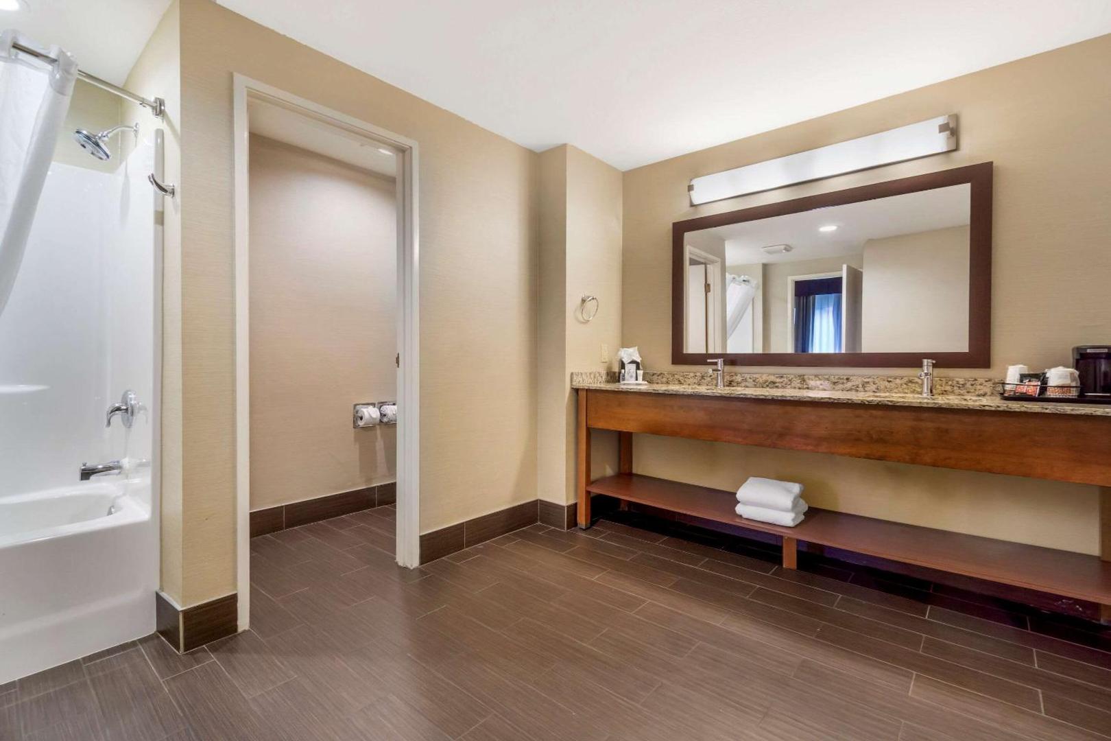 Comfort Inn & Suites Sea-Tac Airport