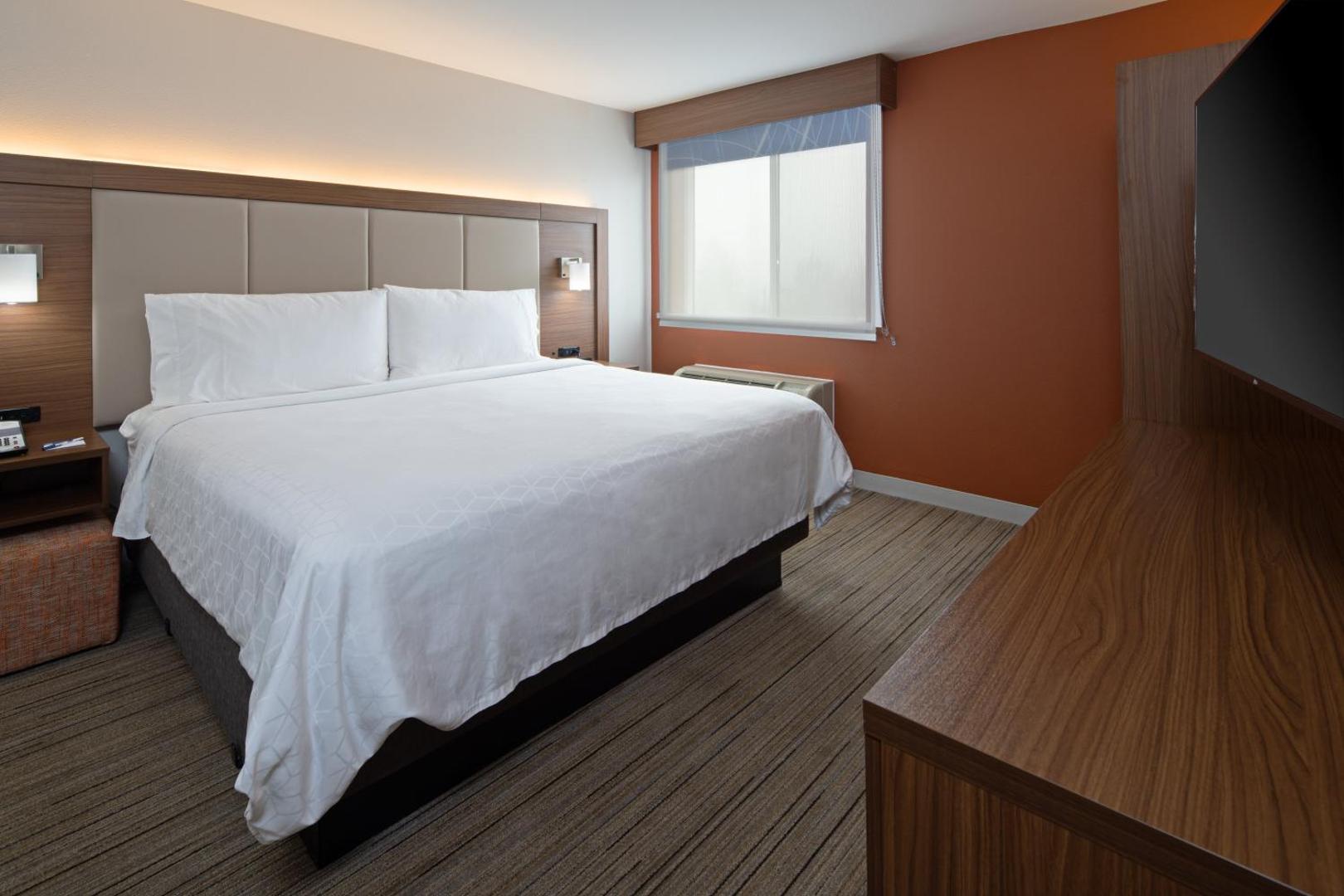 Holiday Inn Express & Suites Seattle-Sea-Tac Airport