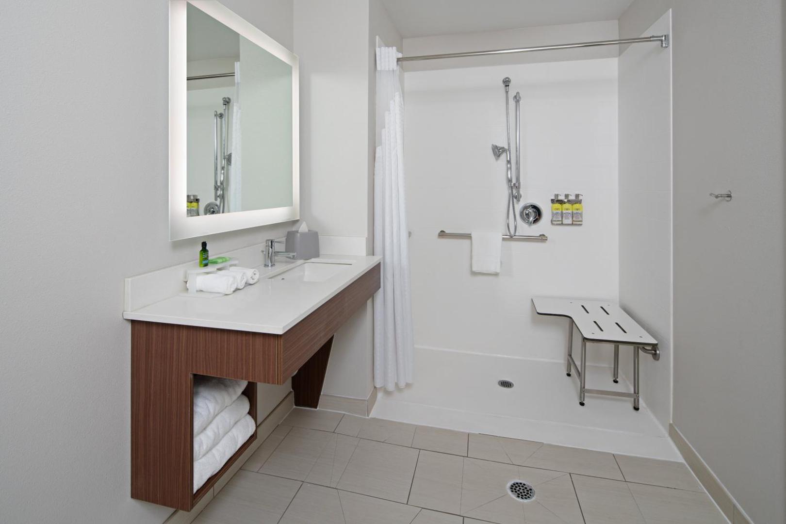 Holiday Inn Express & Suites Seattle-Sea-Tac Airport
