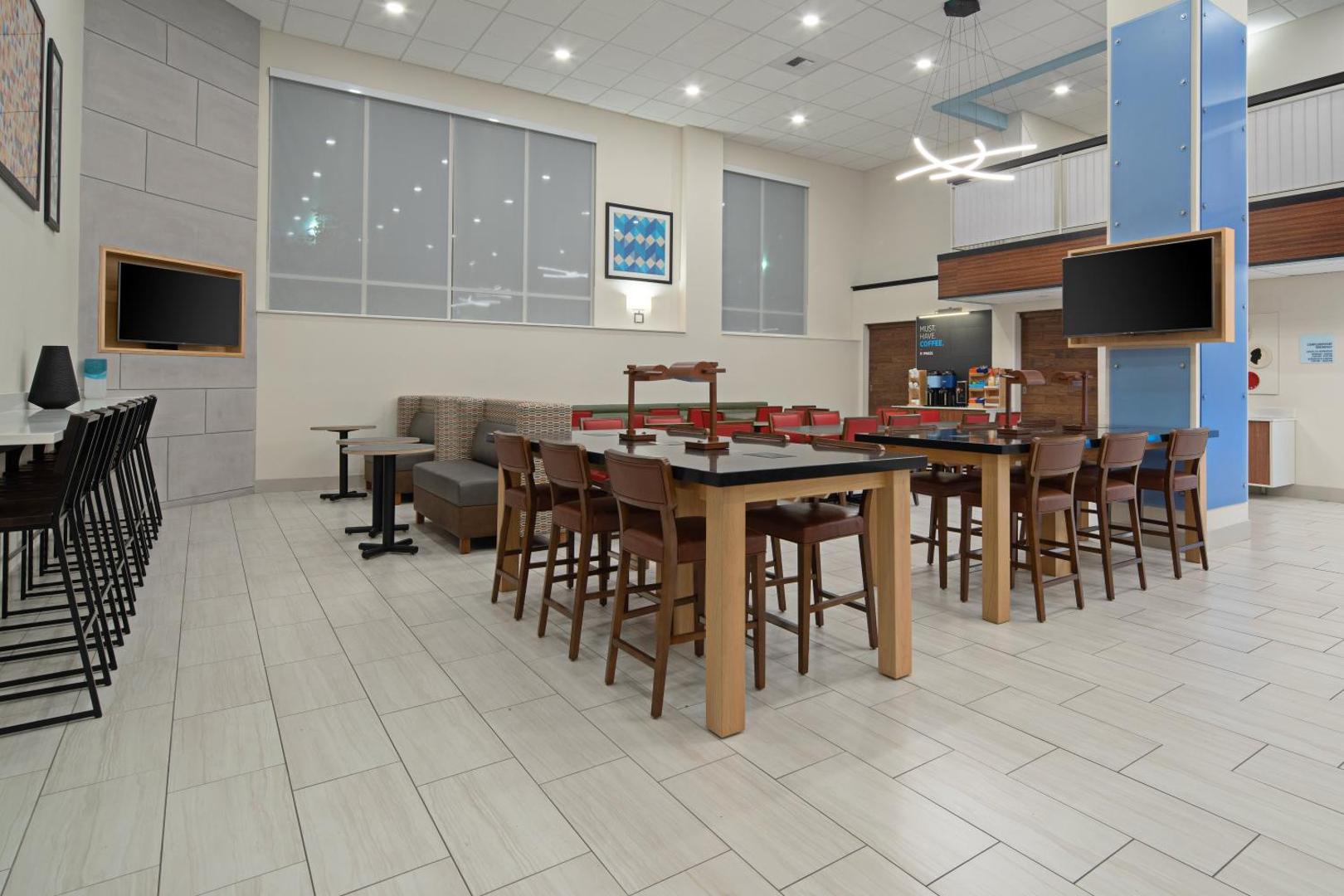 Holiday Inn Express & Suites Seattle-Sea-Tac Airport