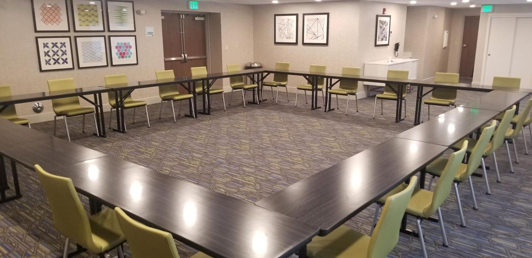 Holiday Inn Express & Suites Seattle-Sea-Tac Airport
