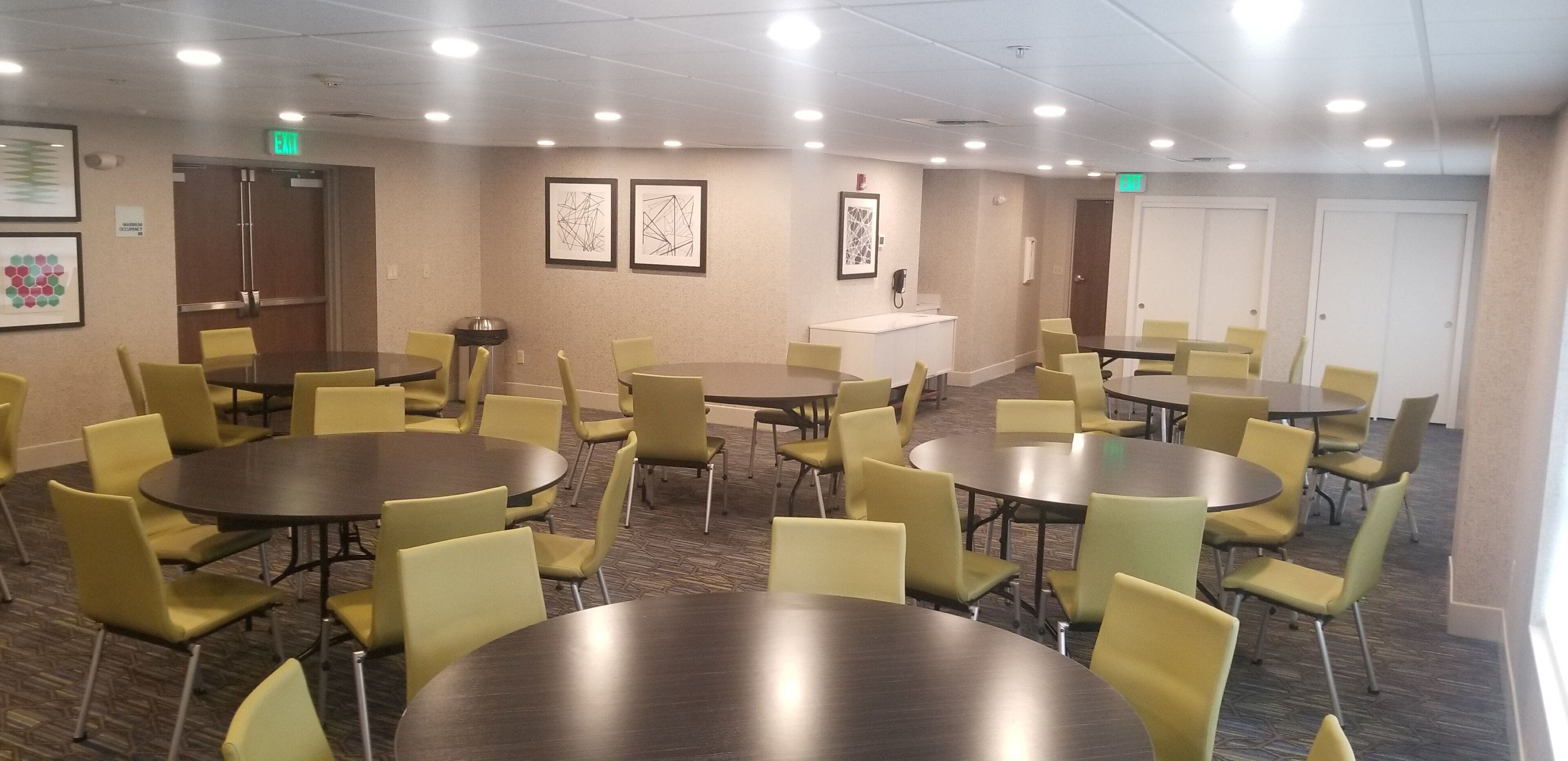 Holiday Inn Express & Suites Seattle-Sea-Tac Airport
