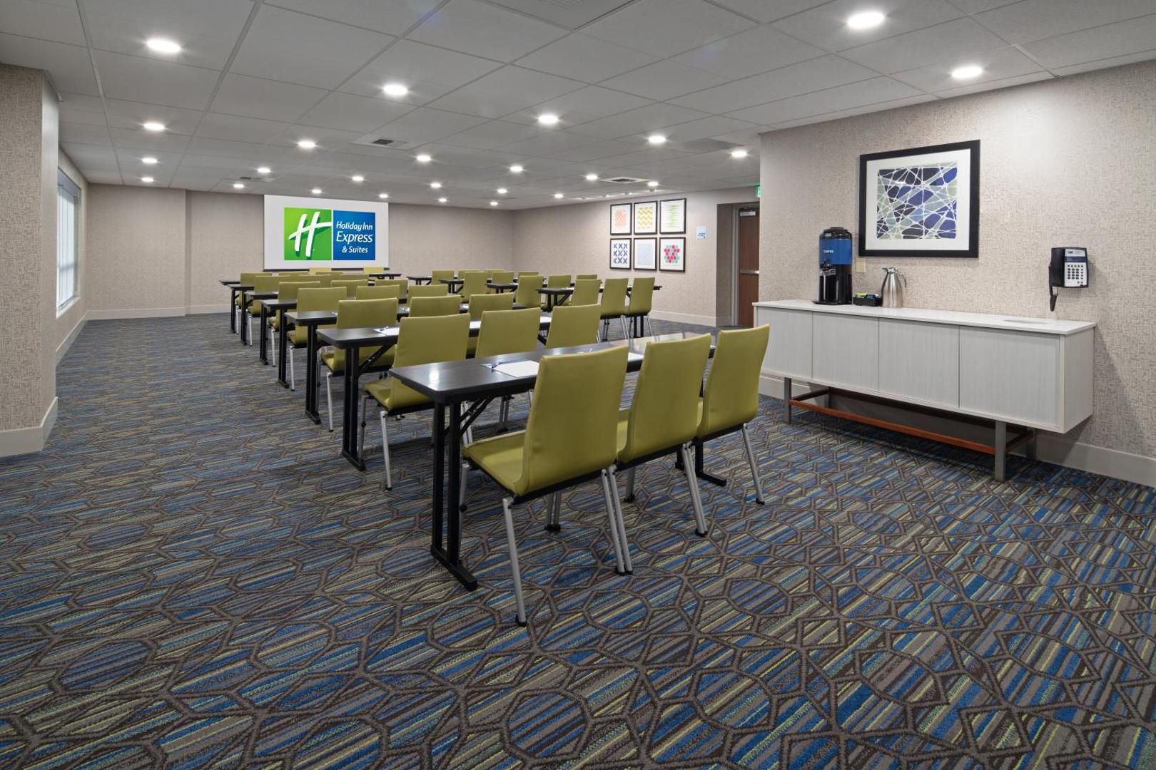 Holiday Inn Express & Suites Seattle-Sea-Tac Airport