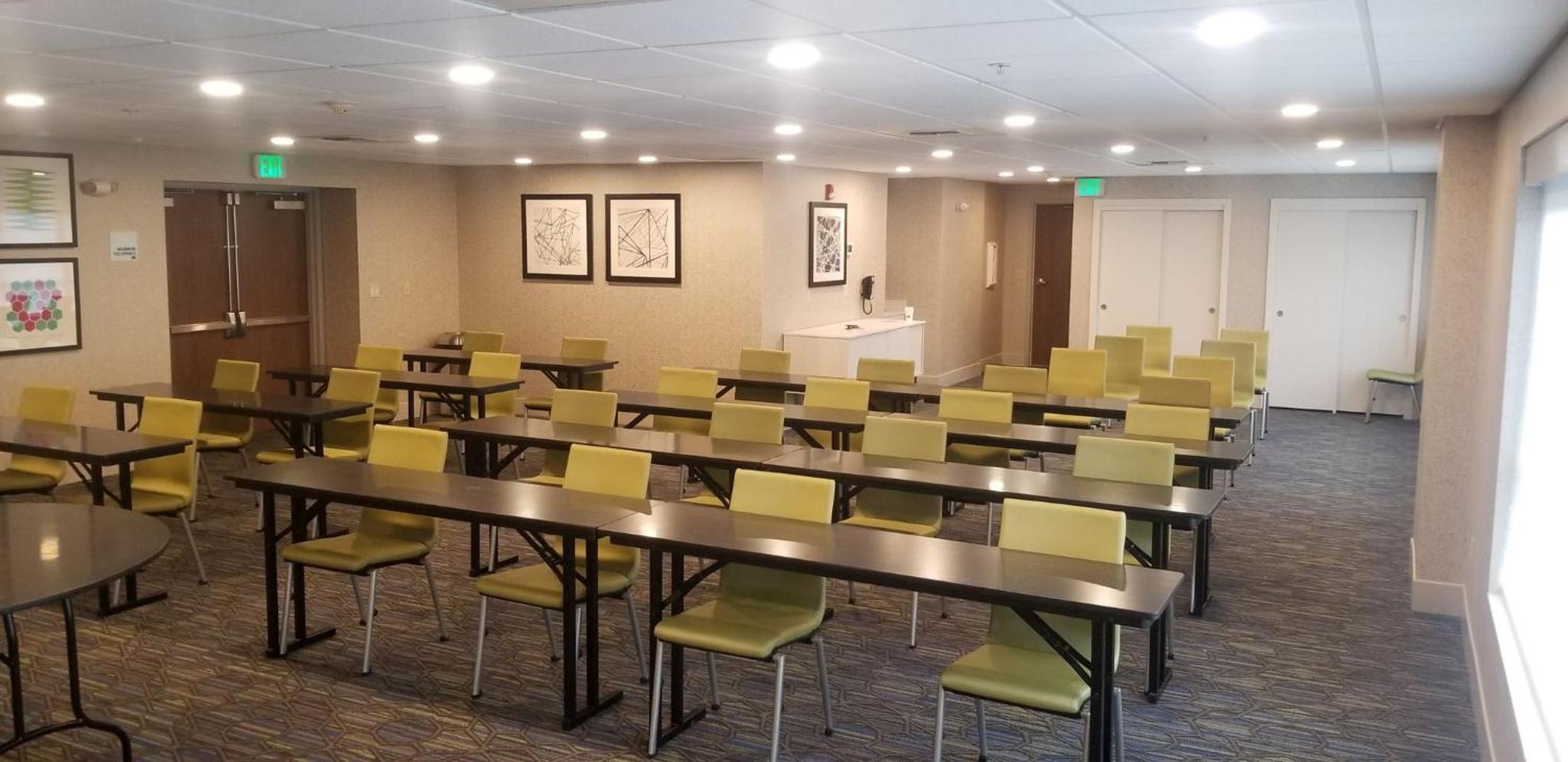 Holiday Inn Express & Suites Seattle-Sea-Tac Airport