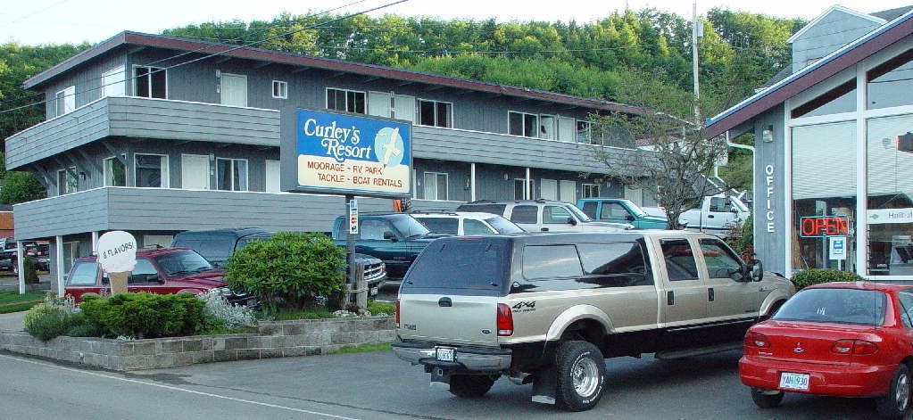 Curley's Resort & Dive Center