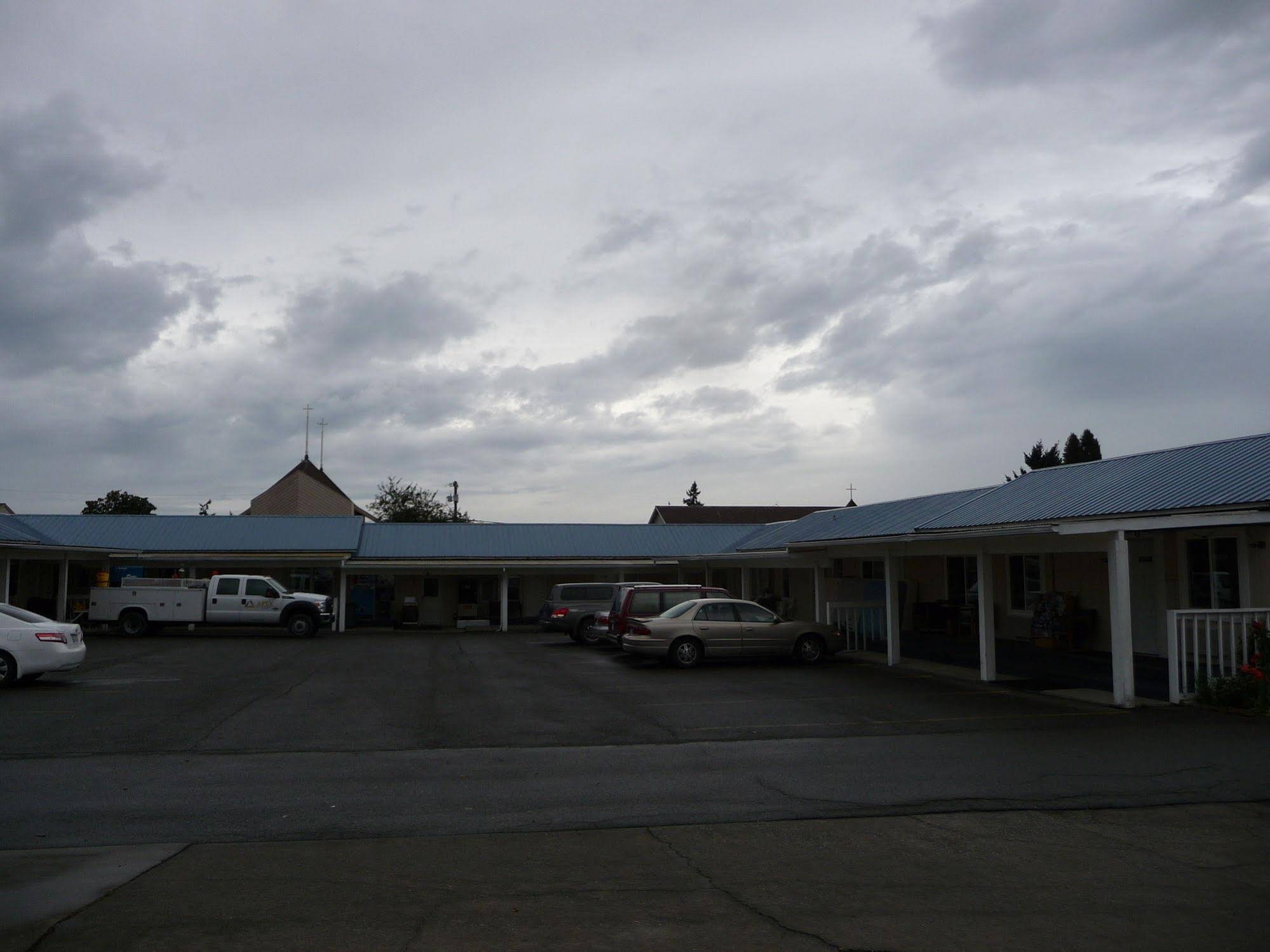 Sundowner Motel