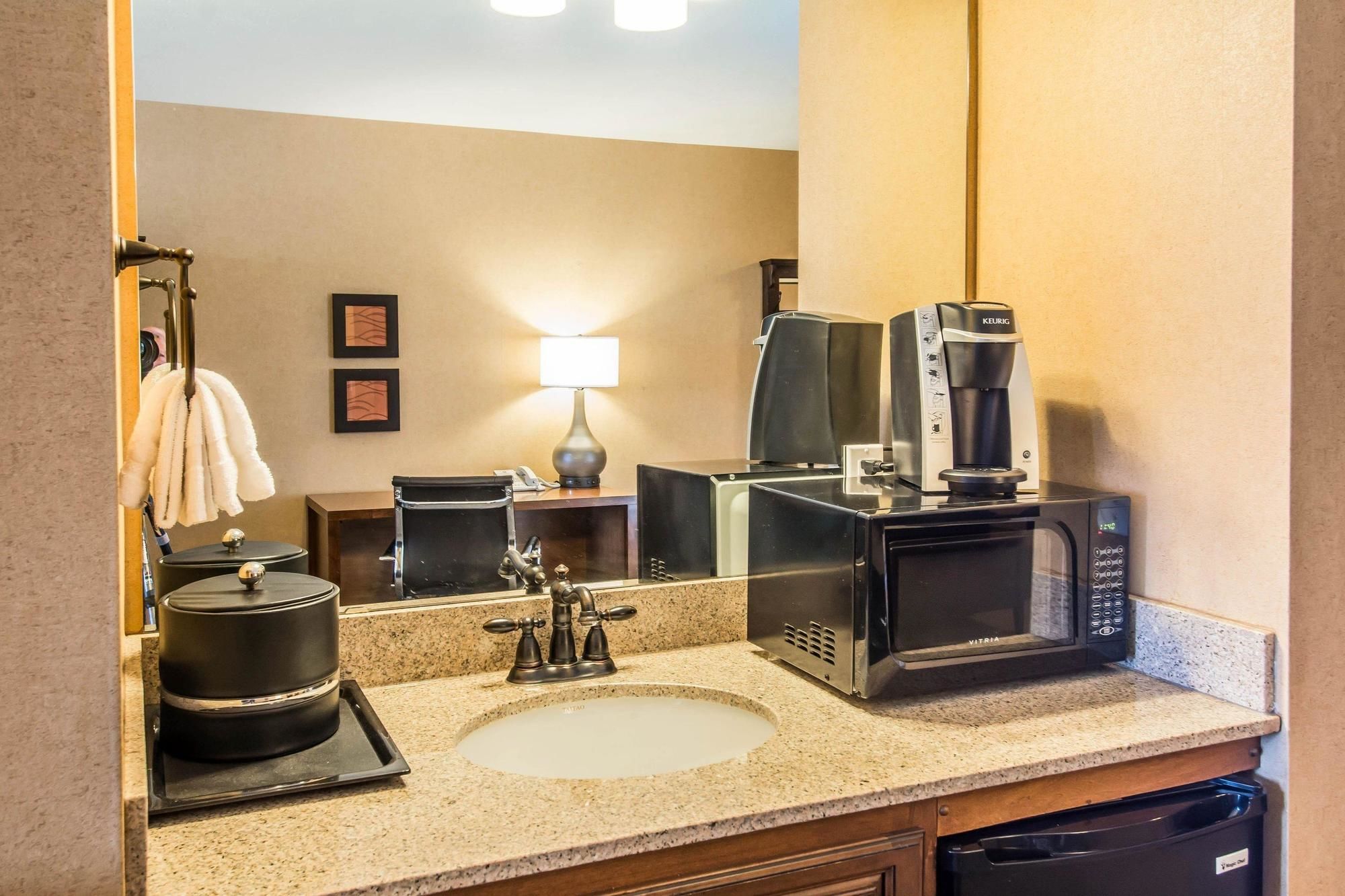 Comfort Inn & Suites