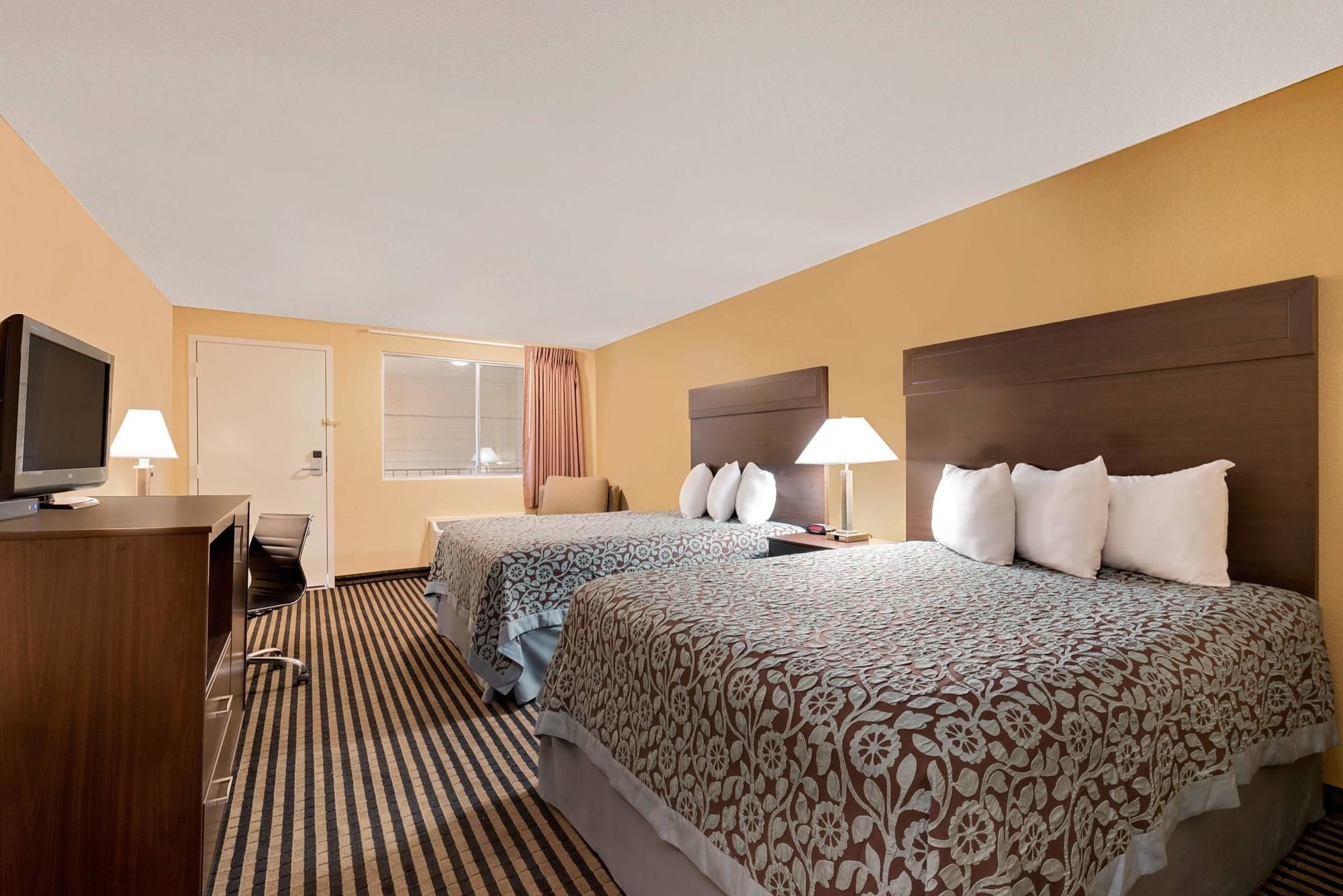 Days Inn by Wyndham Spokane