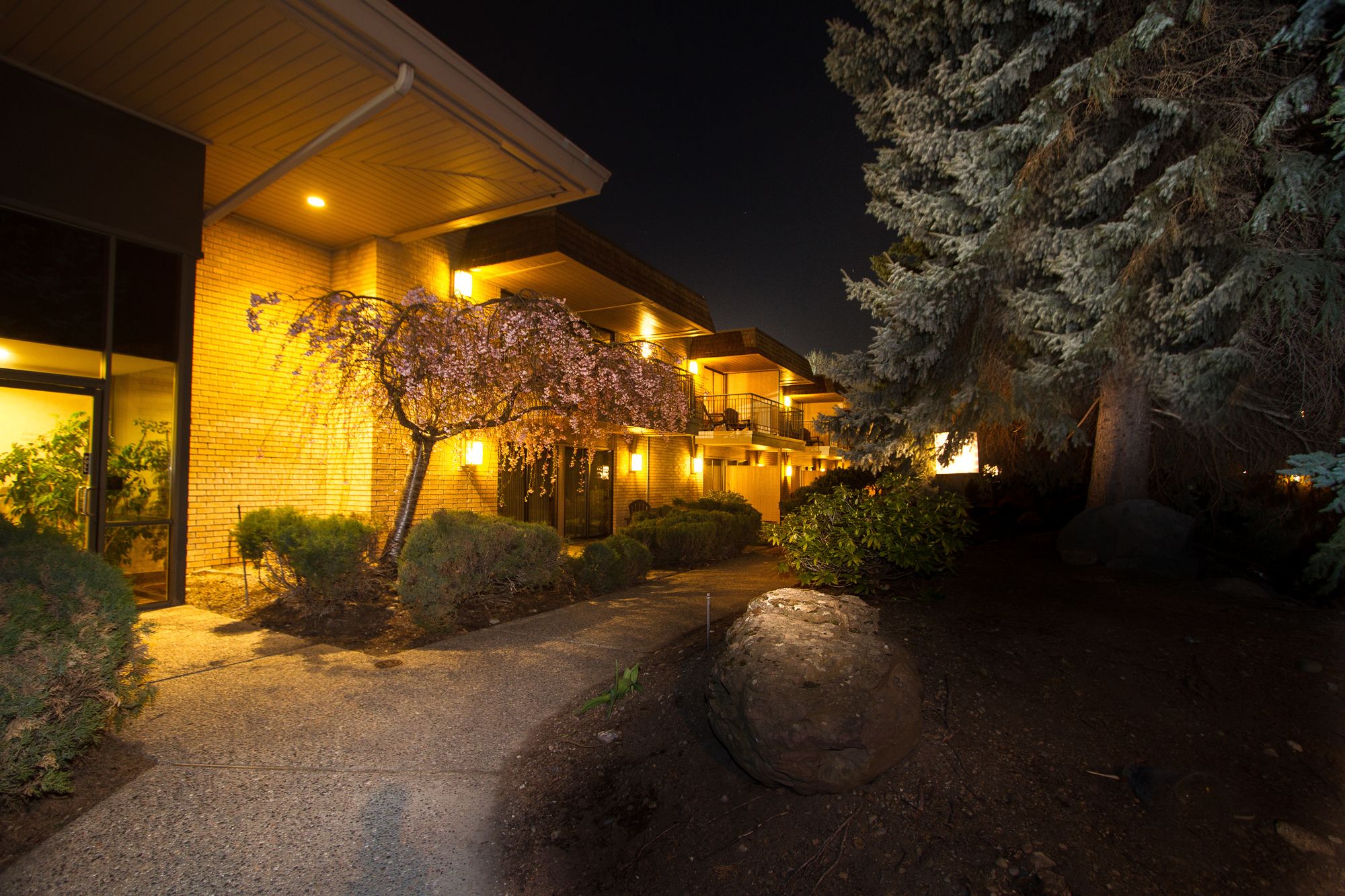Mirabeau Park Hotel & Convention Center