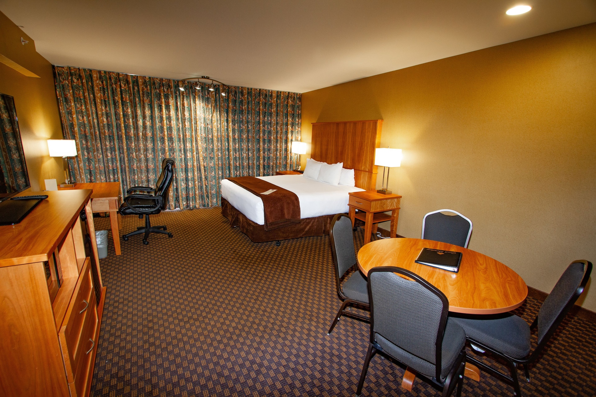 Mirabeau Park Hotel & Convention Center