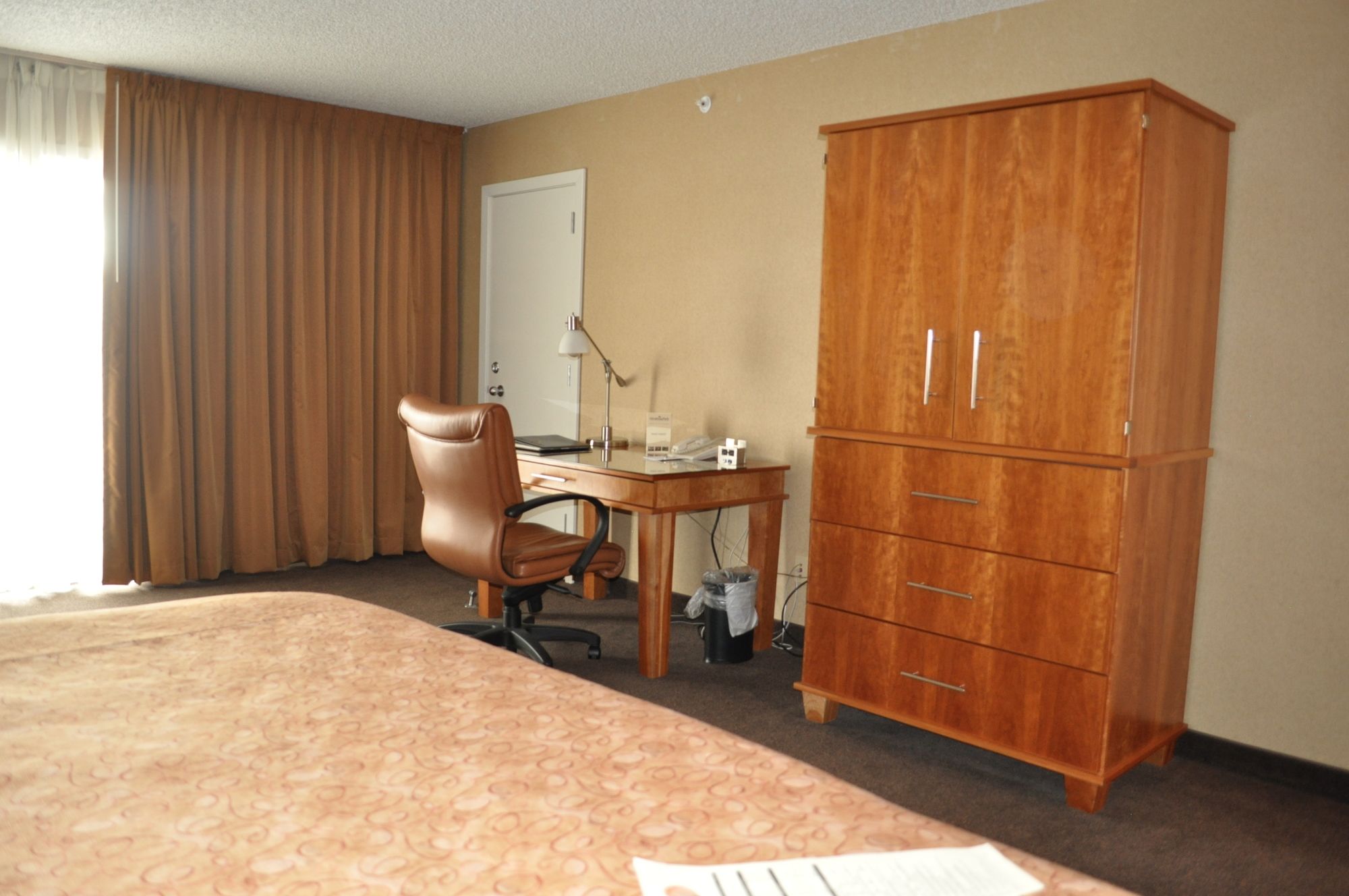 Mirabeau Park Hotel & Convention Center