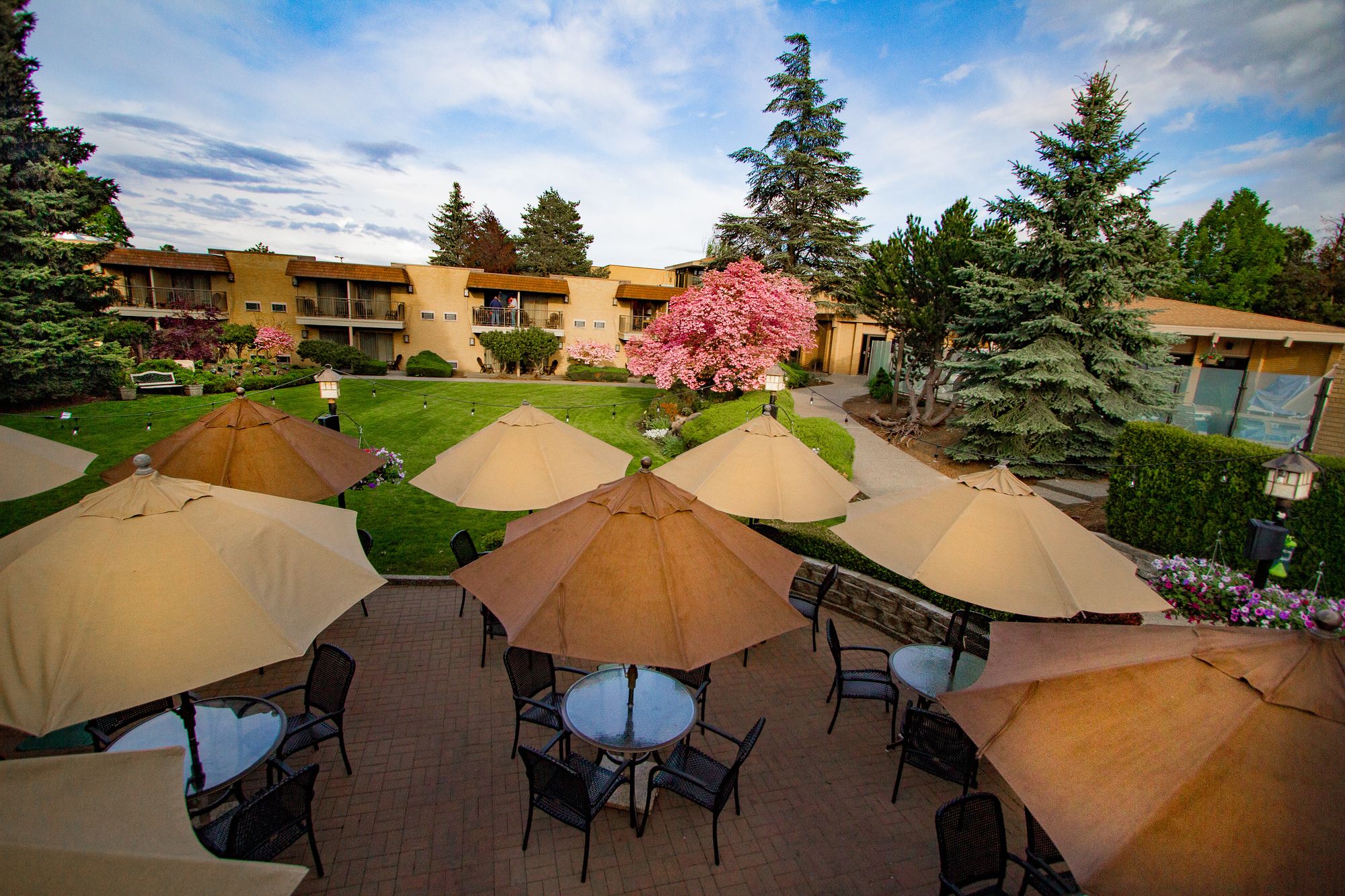 Mirabeau Park Hotel & Convention Center