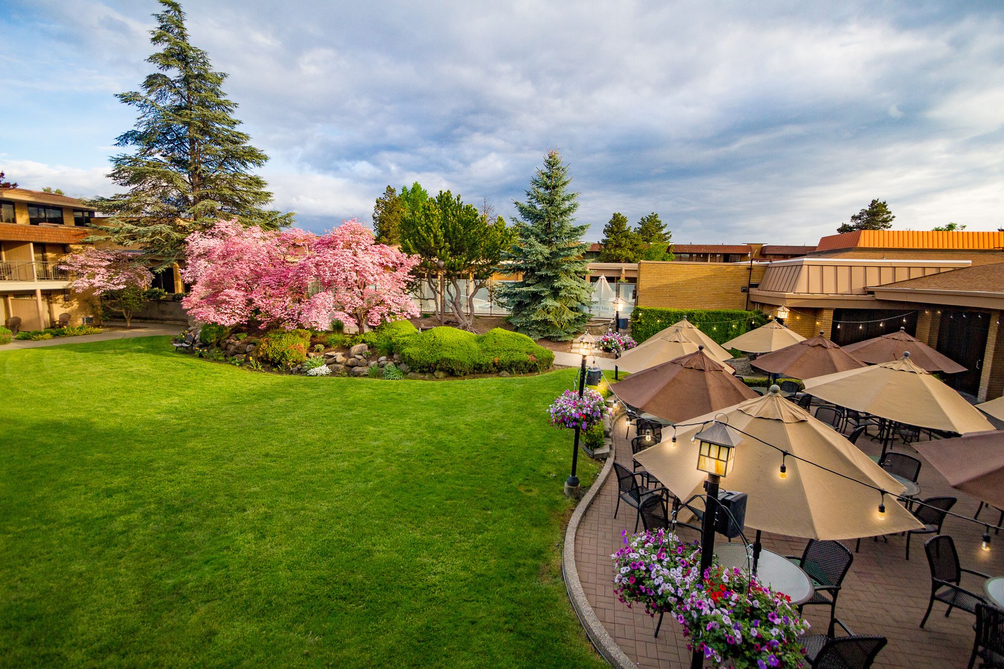 Mirabeau Park Hotel & Convention Center